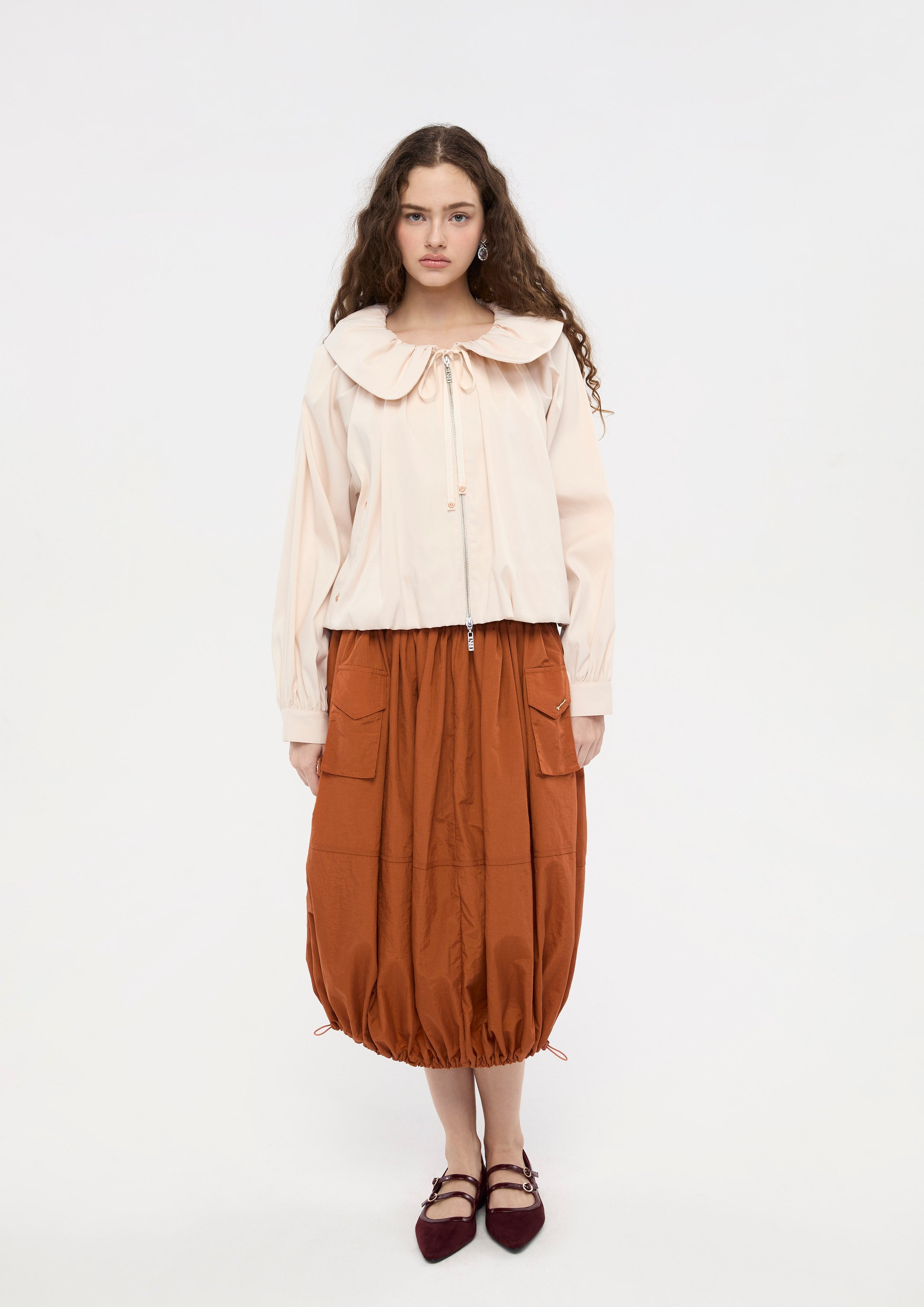 เสื้อแจ็คเก็ตทรงครอปแต่งซิปหน้า คอลเลกชัน Bloom in Shade & Shadow