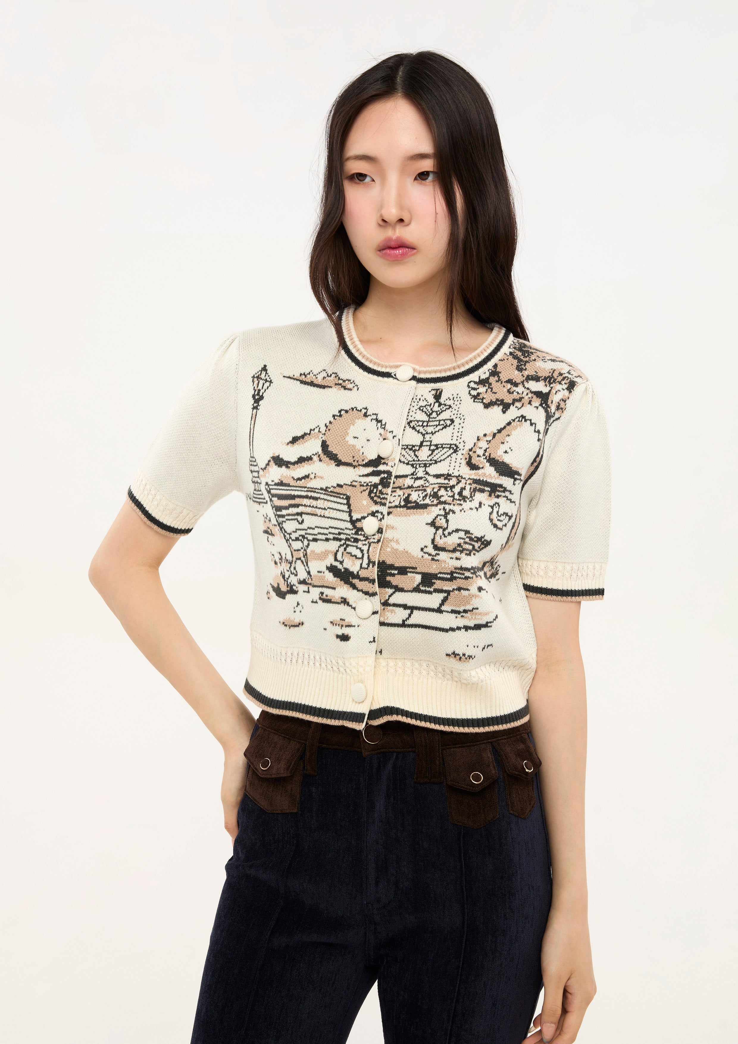 เสื้อนิตแขนสั้นปักลาย คอลเลกชัน La Femme Demure