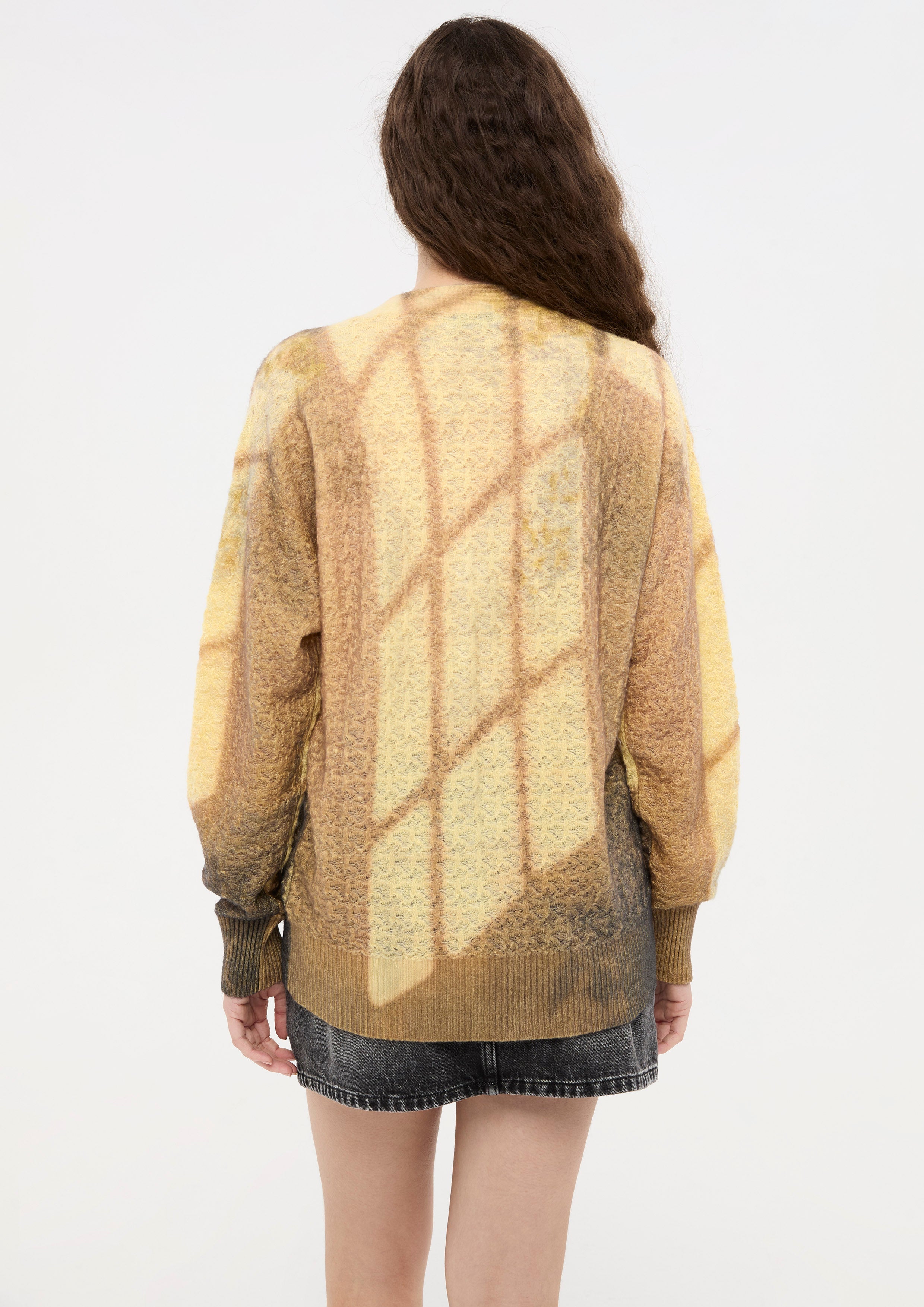 เสื้อคาร์ดิแกนแขนยาวคอวีพิมพ์ลาย คอลเลกชัน Bloom in Shade & Shadow
