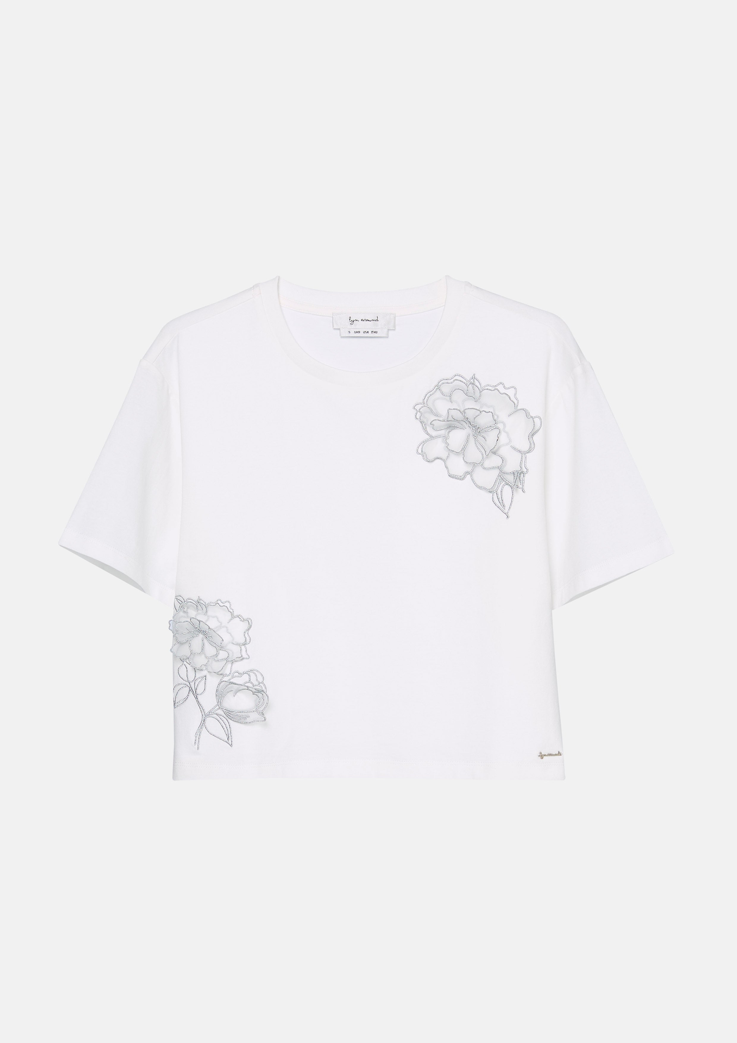เสื้อครอปแขนสั้นแต่งแอพพลิเก้ดอกไม้ คอลเลกชัน Bloom in Shade & Shadow