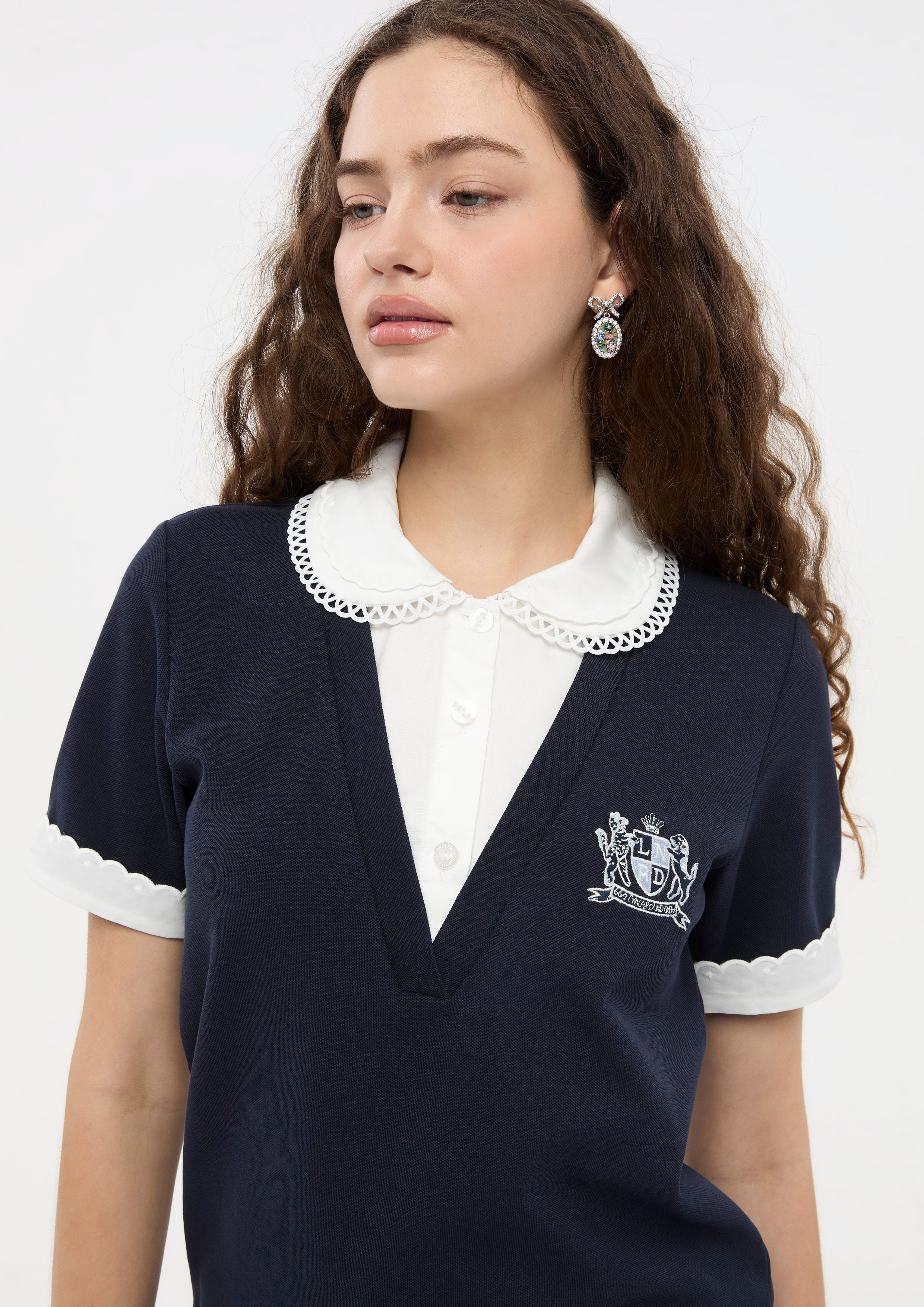 เสื้อแขนสั้นปกคอแต่งผ้าลูกไม้ คอลเลกชัน You Are Magic
