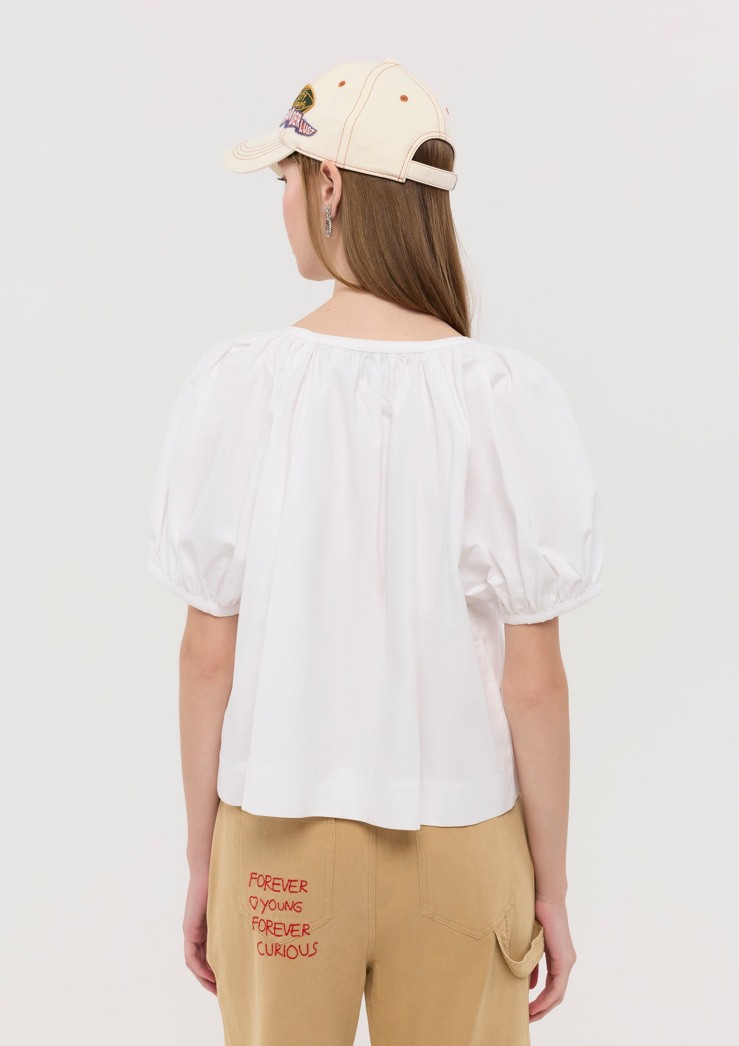 เสื้อเบลาส์แขนพองสั้นแต่งลายปัก คอลเลกชัน You Are Magic