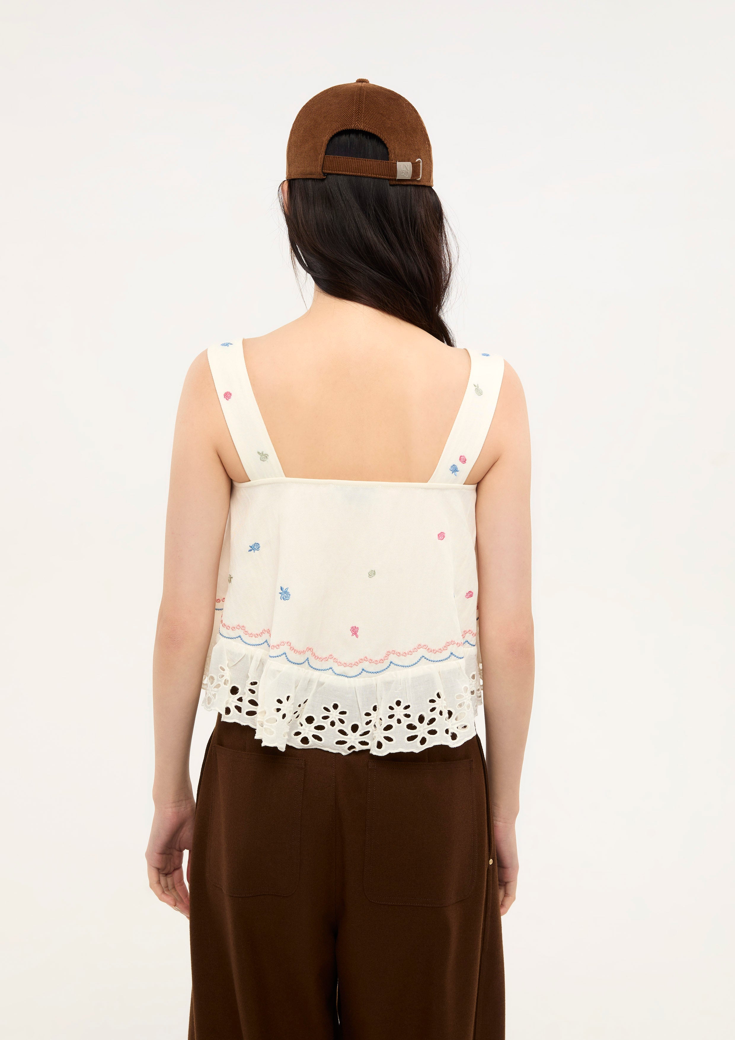 เสื้อครอปปักลายดอกกุหลาบ คอลเลกชัน Sweet Nothing