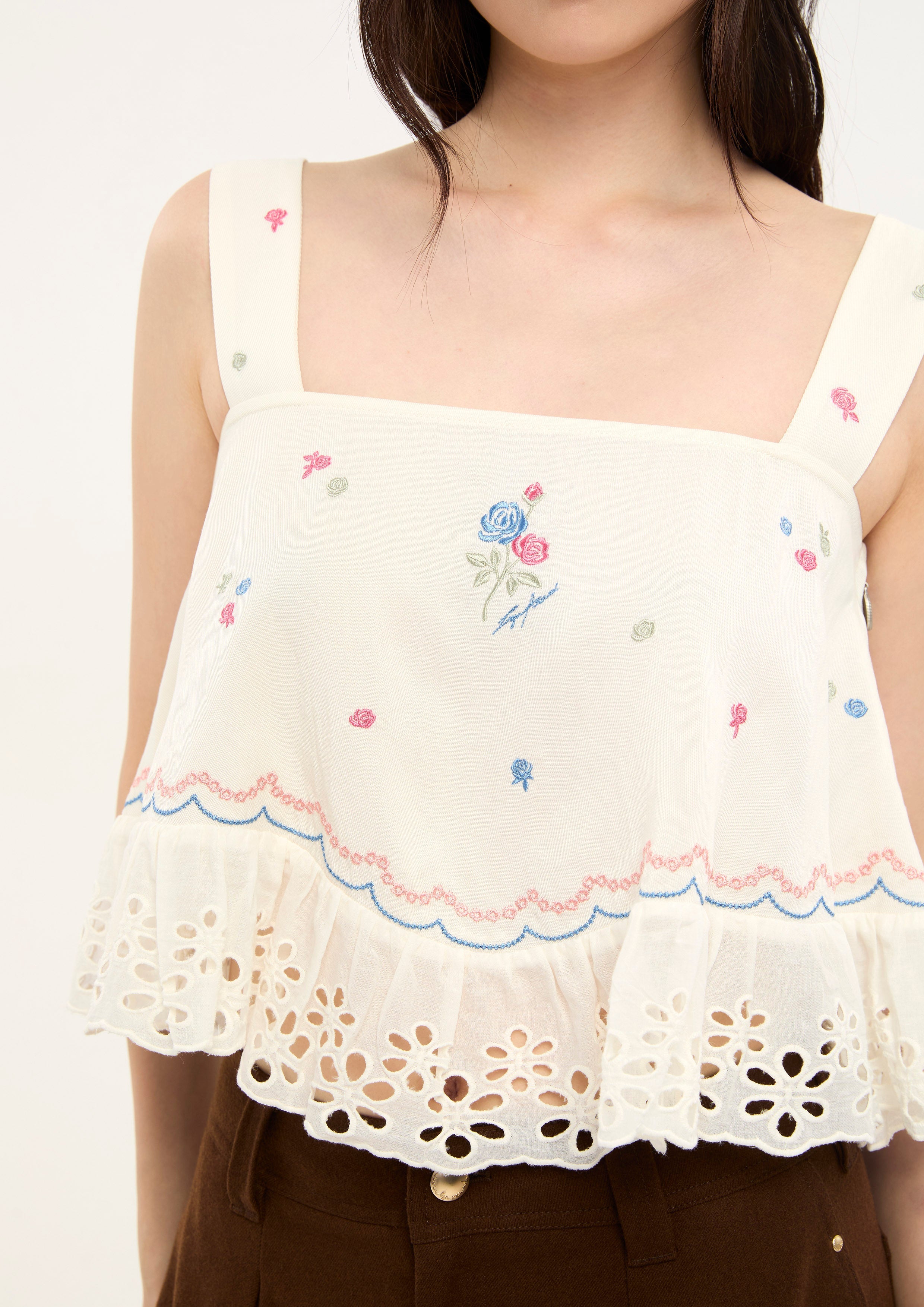 เสื้อครอปปักลายดอกกุหลาบ คอลเลกชัน Sweet Nothing