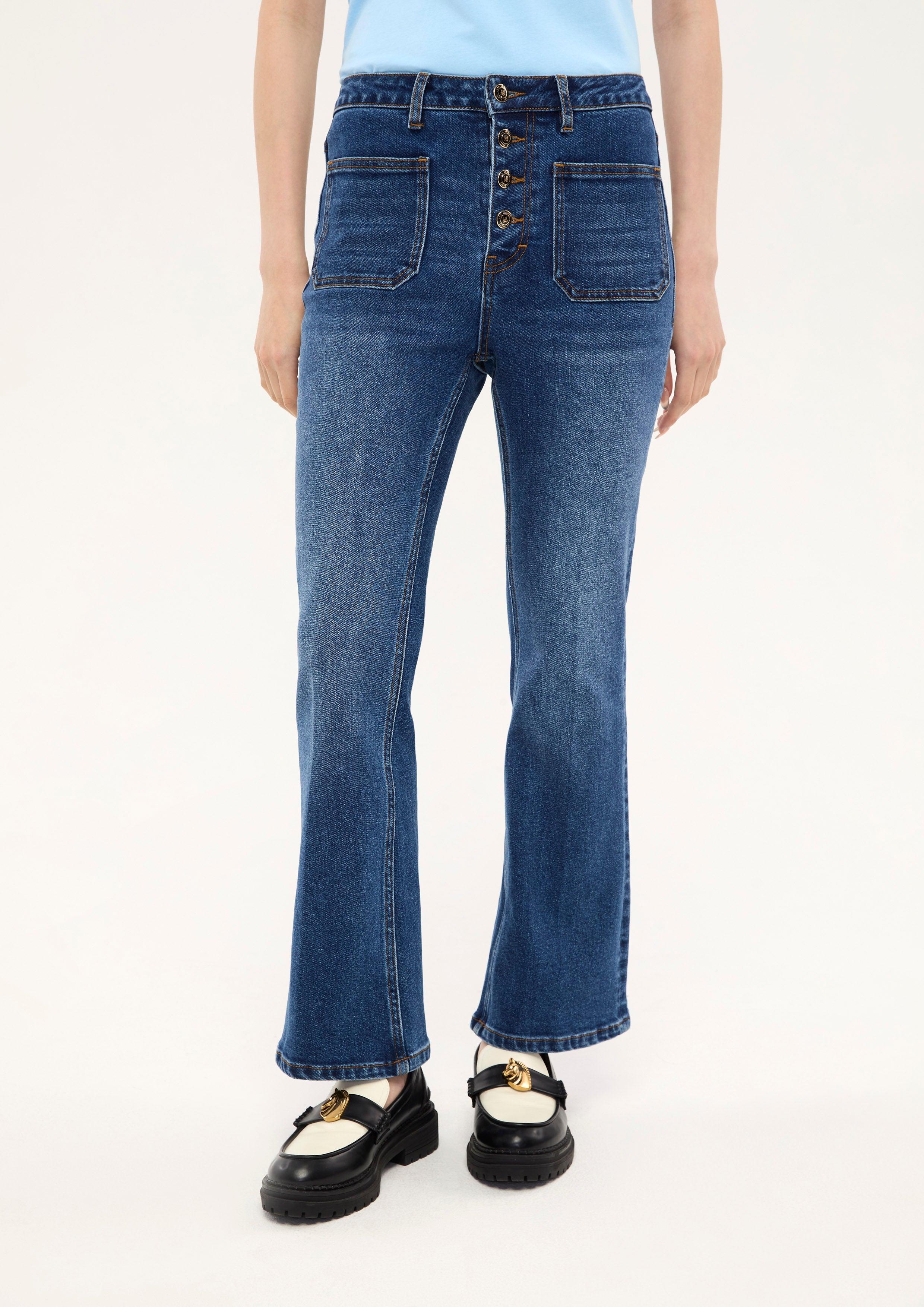 กางเกงเดนิมขายาวสีเฟดทรงขาระบาย คอลเลกชัน Basic Denim