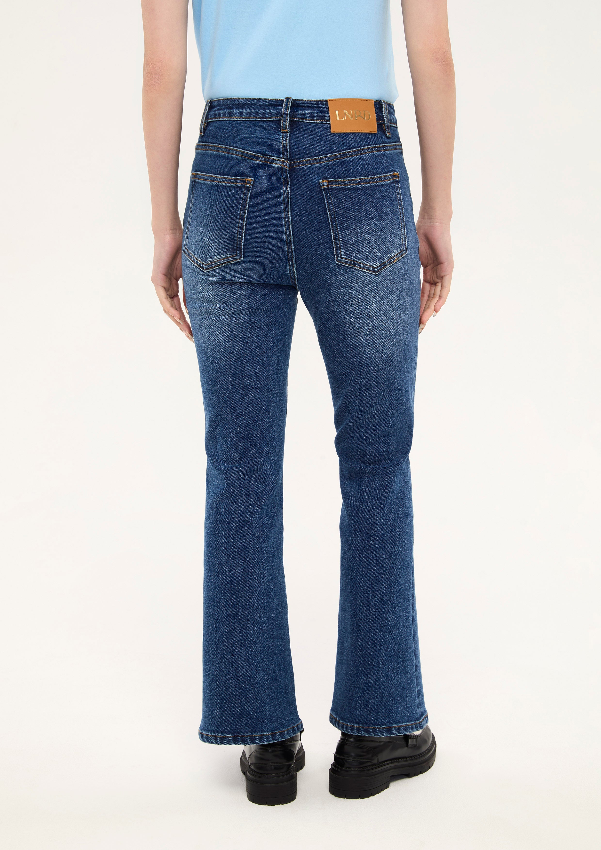 กางเกงเดนิมขายาวสีเฟดทรงขาระบาย คอลเลกชัน Basic Denim