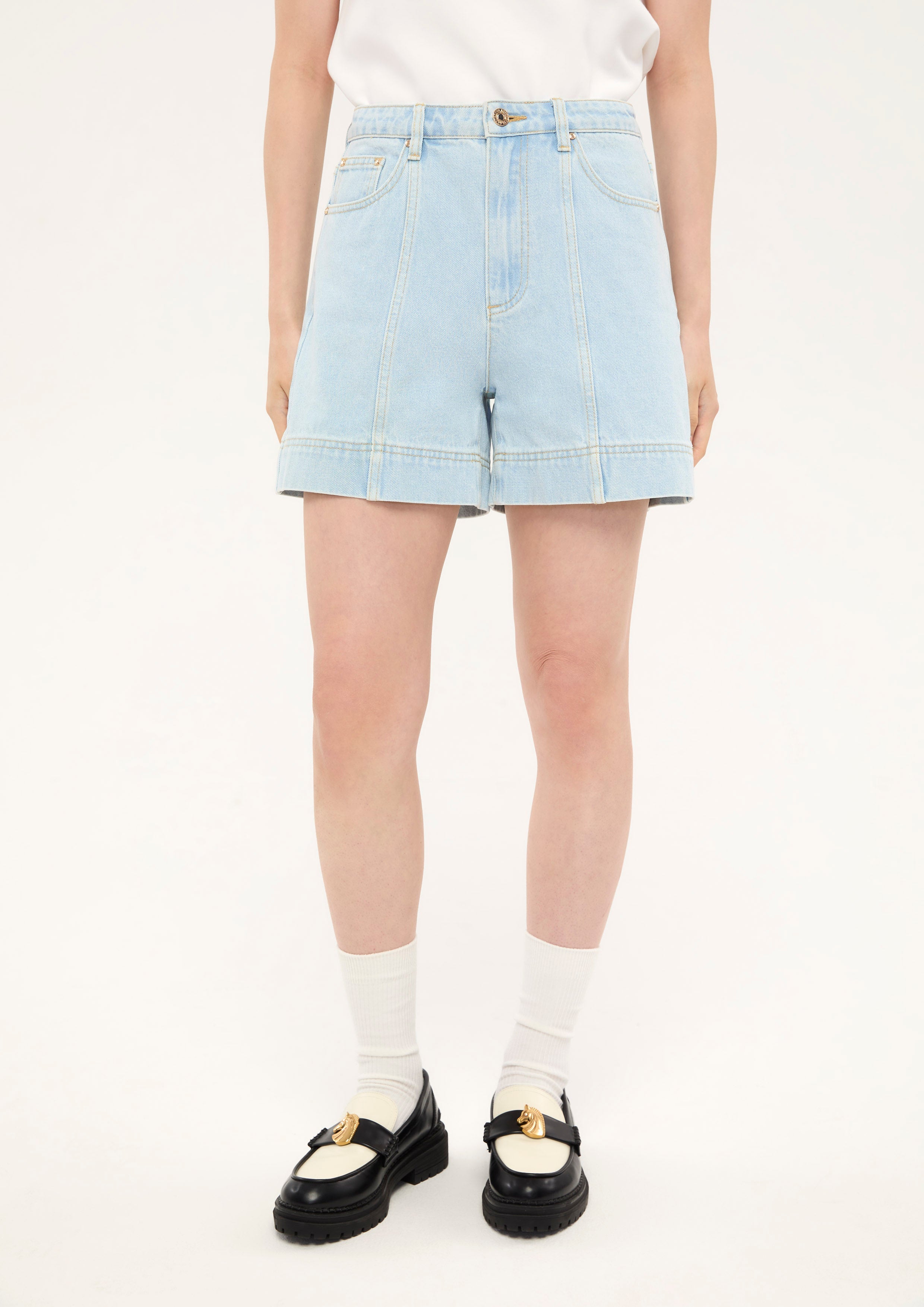 กางเกงเดนิมขาสั้นสีเฟด คอลเลกชัน Basic Denim