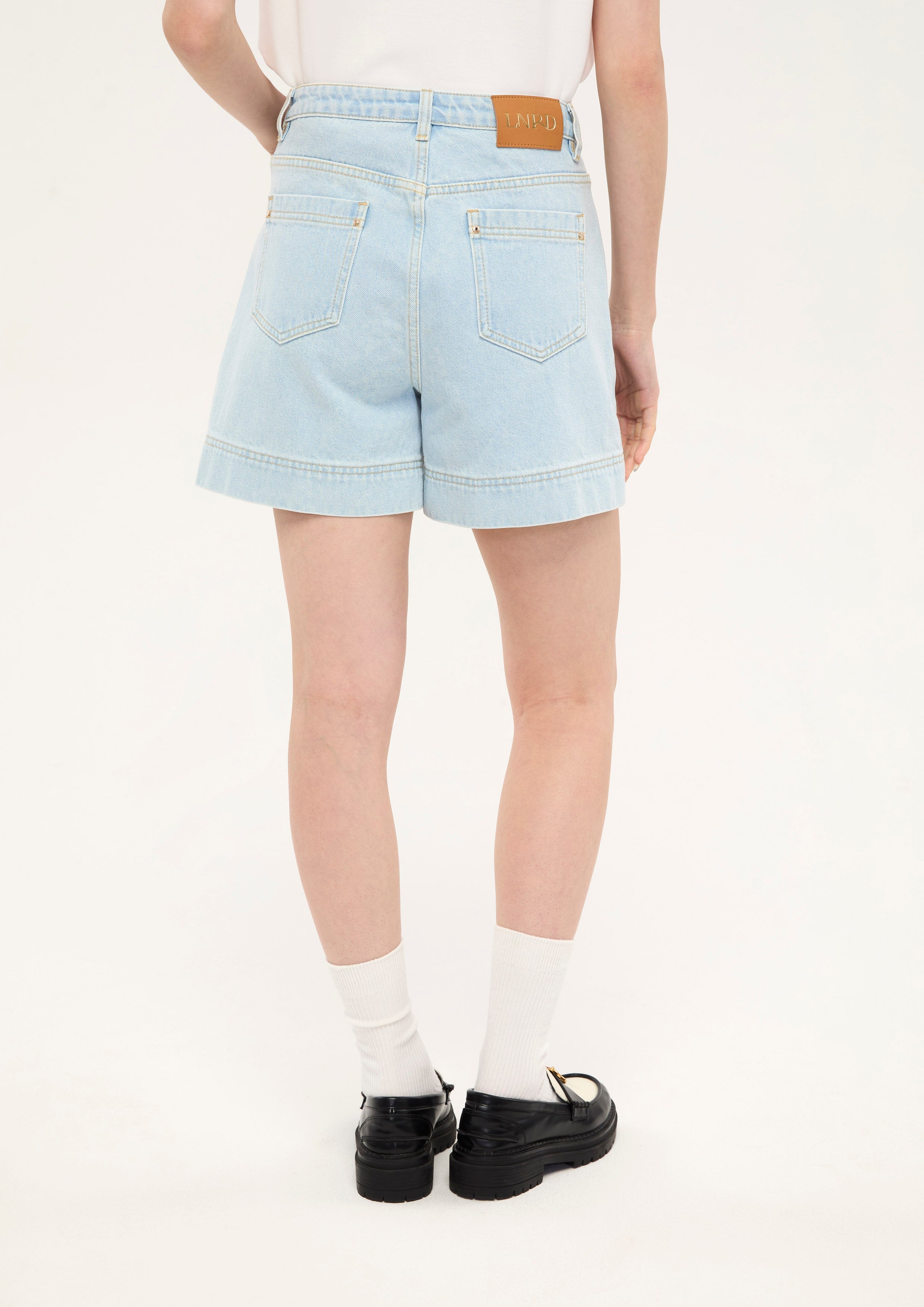 กางเกงเดนิมขาสั้นสีเฟด คอลเลกชัน Basic Denim