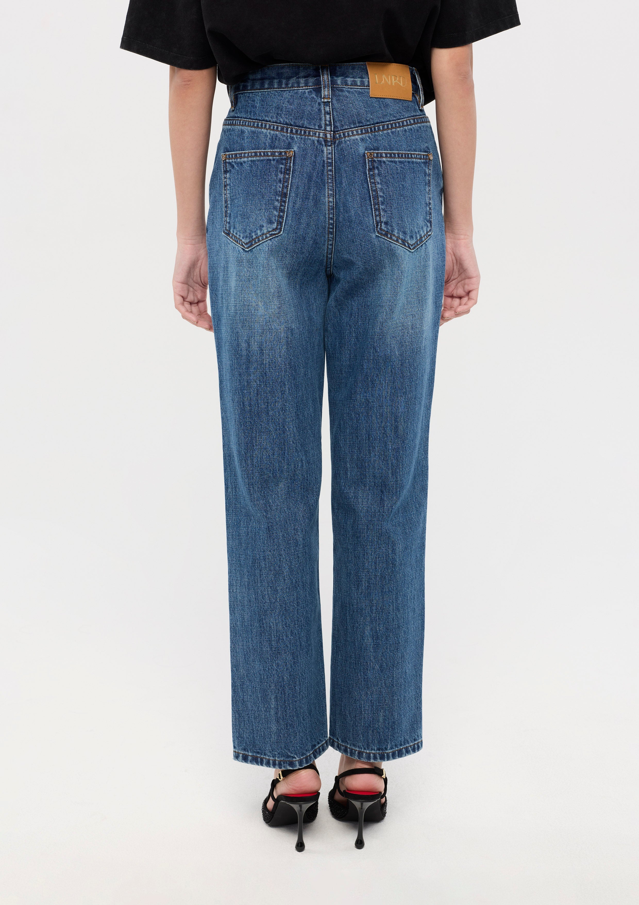 กางเกงเดนิมขายาวทรงขากระบอก คอลเลกชัน Basic Denim