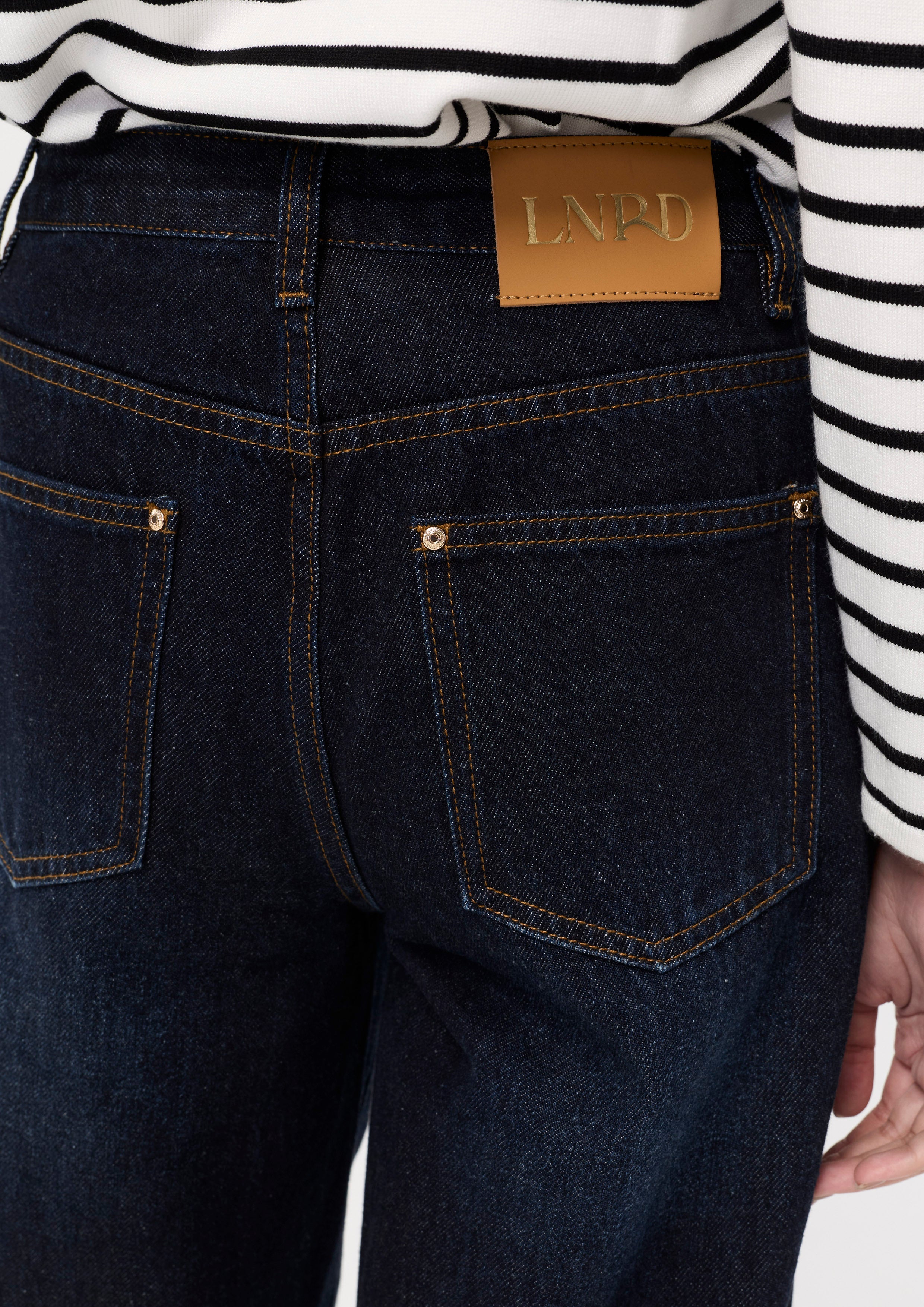 กางเกงขายาวทรงหลวมสีเฟดเดินด้ายคอนทราสต์ คอลเลกชัน Basic Denim