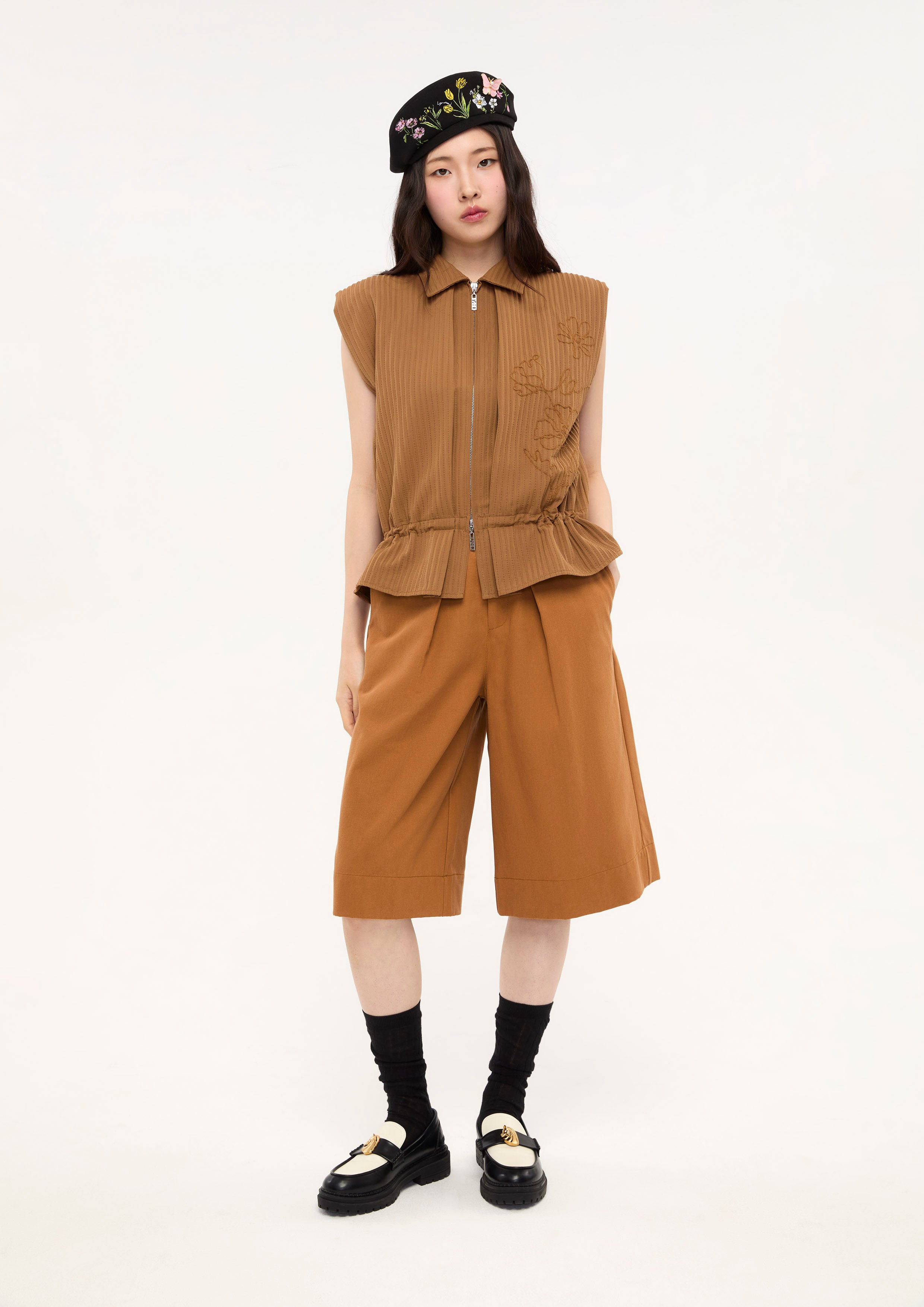 เสื้อกั๊กปักลายดอกไม้แต่งซิปหน้า คอลเลกชัน Bloom in Shade & Shadow