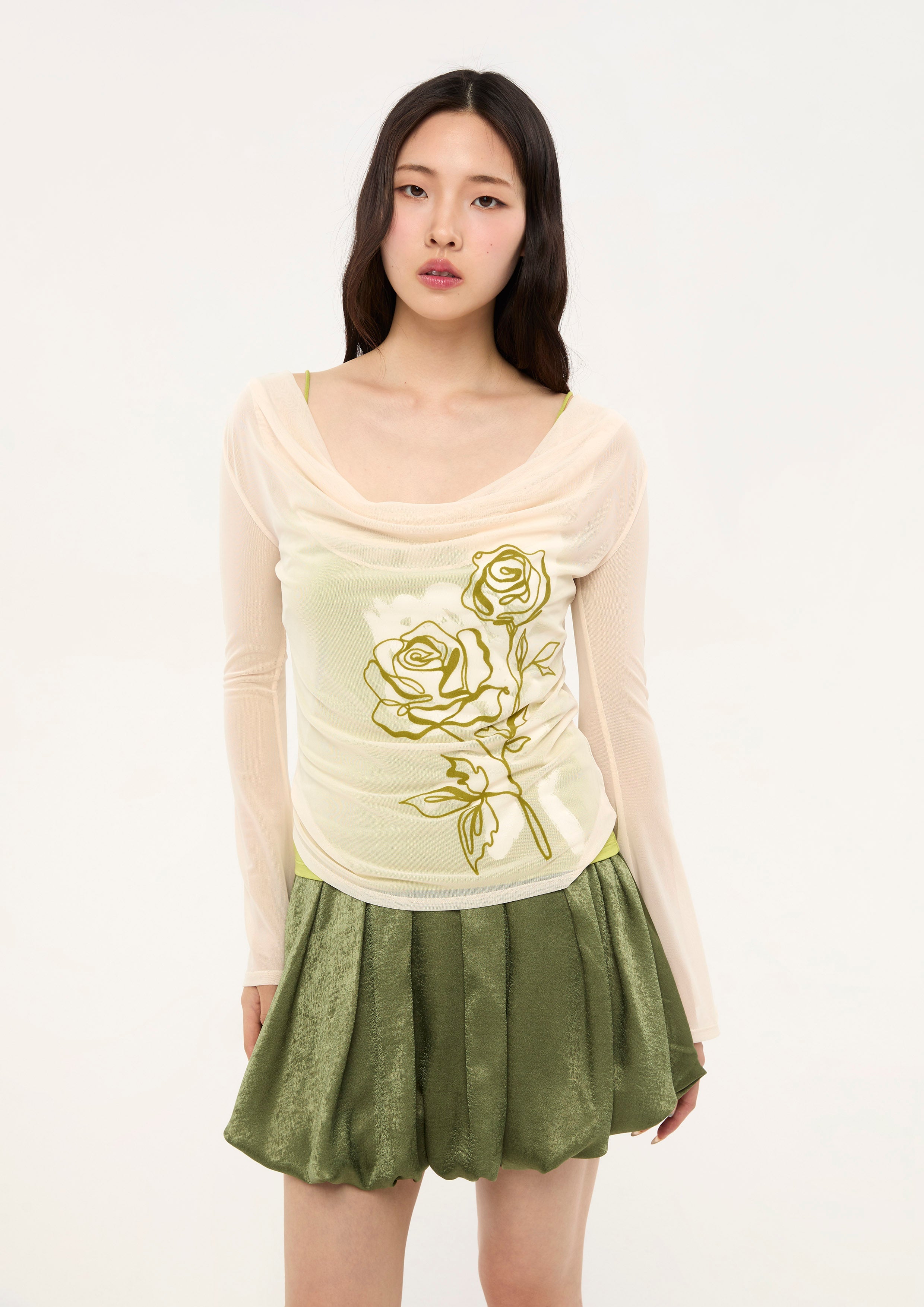 เสื้อแขนยาวผ้าเชียร์พิมพ์ลายดอกกุหลาบ คอลเลกชัน Bloom in Shade & Shadow