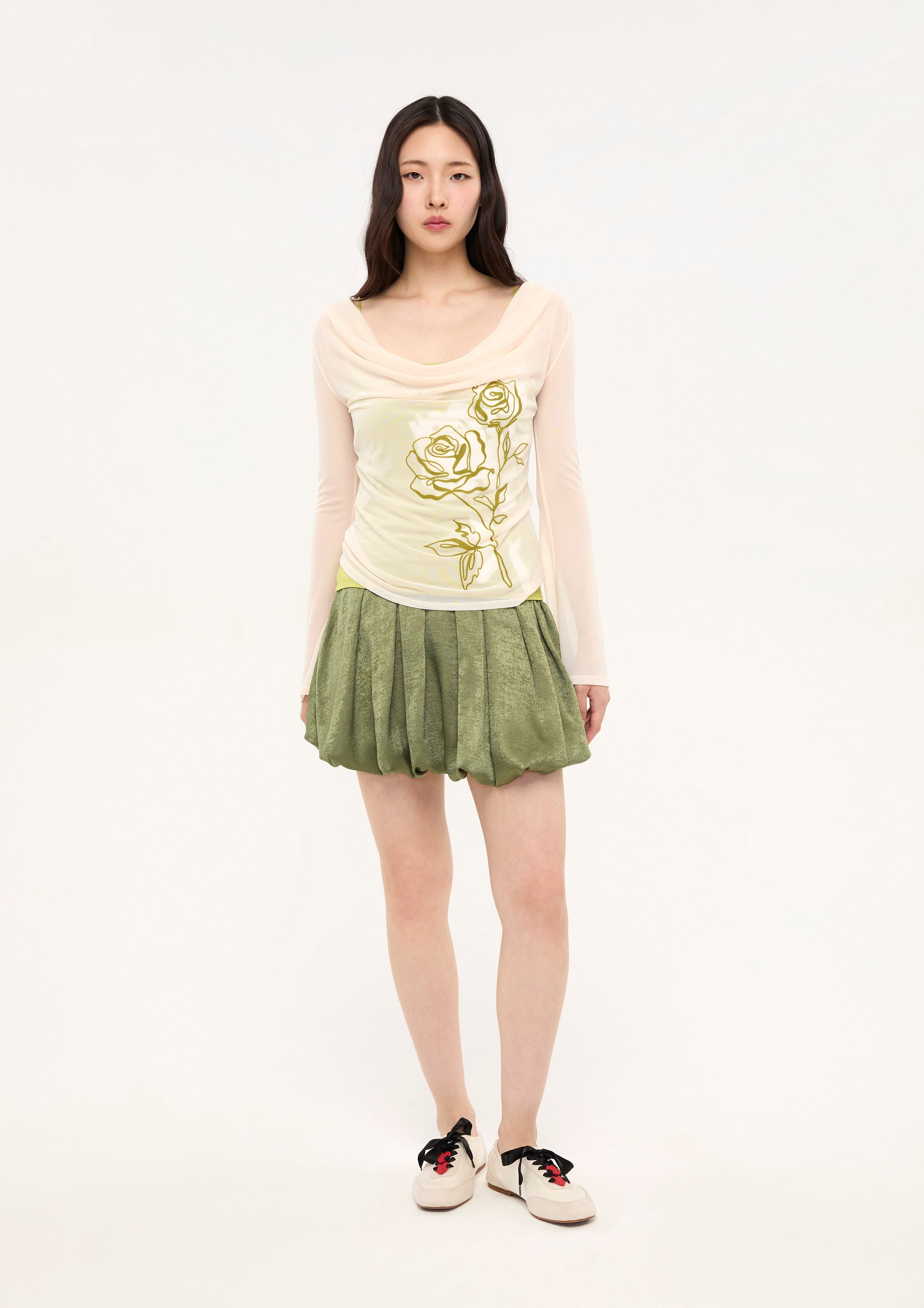 เสื้อแขนยาวผ้าเชียร์พิมพ์ลายดอกกุหลาบ คอลเลกชัน Bloom in Shade & Shadow