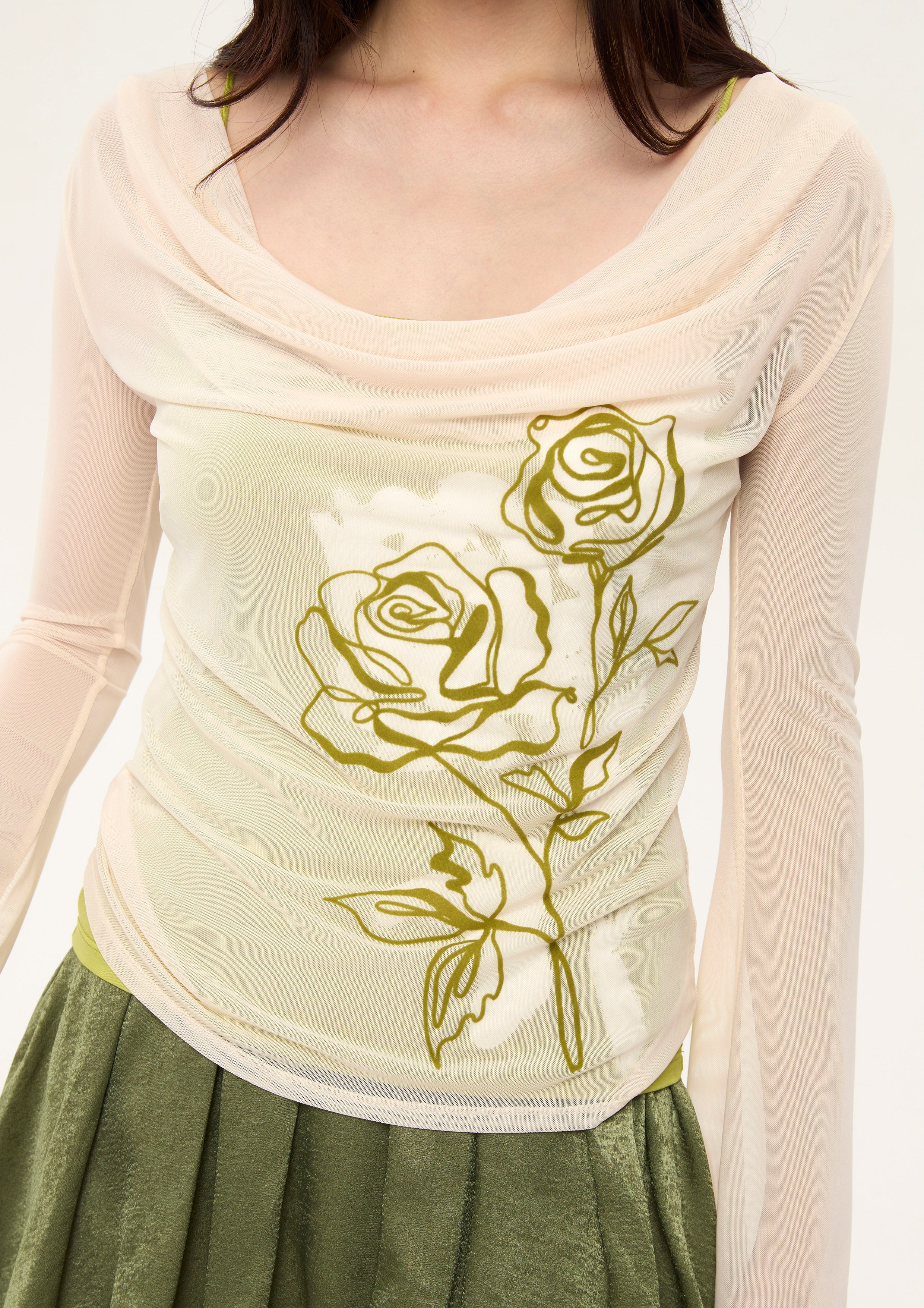 เสื้อแขนยาวผ้าเชียร์พิมพ์ลายดอกกุหลาบ คอลเลกชัน Bloom in Shade & Shadow
