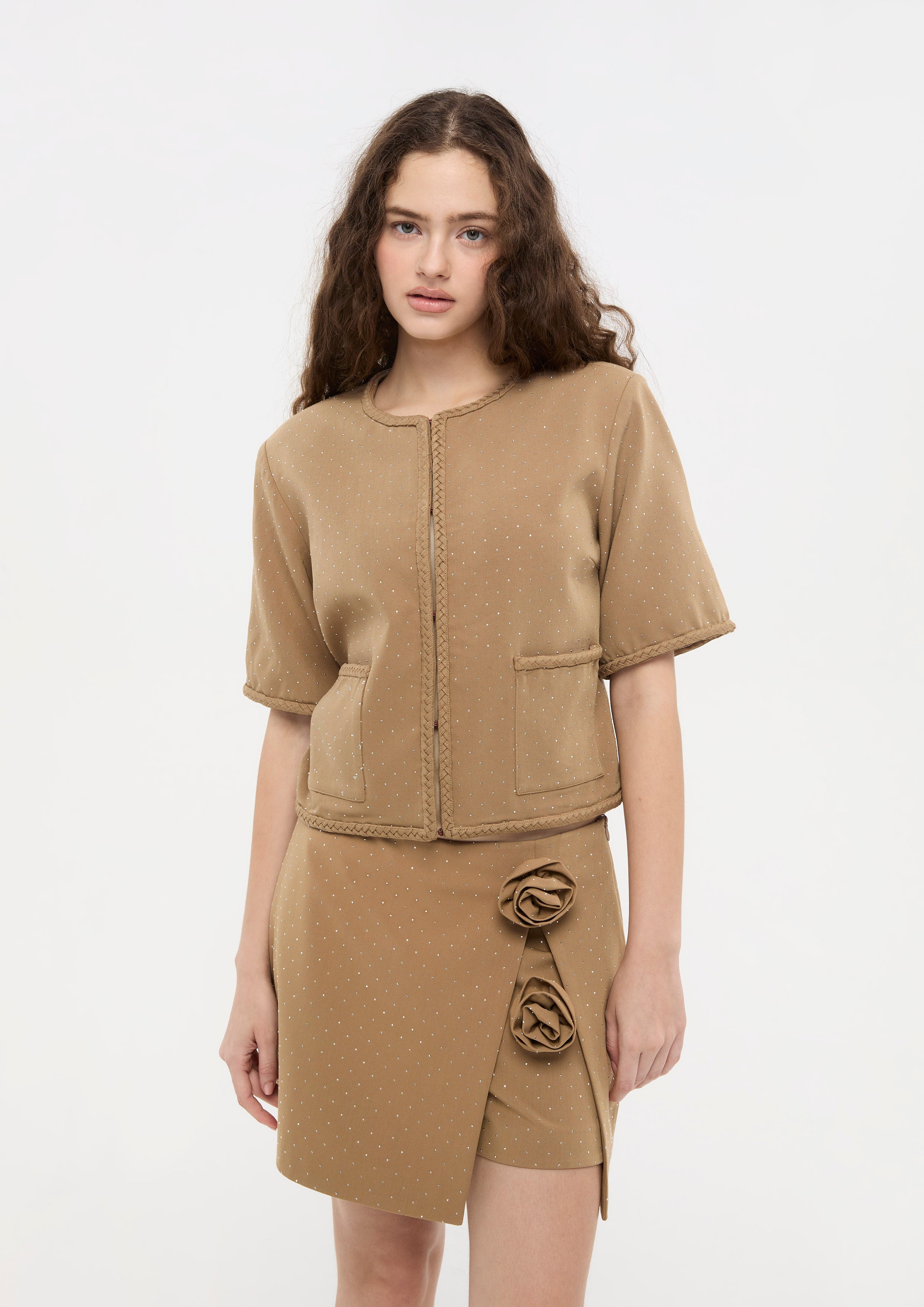 เสื้อแจ็คเก็ตแขนสั้นแต่งขอบสานเปีย คอลเลกชัน La Femme Demure