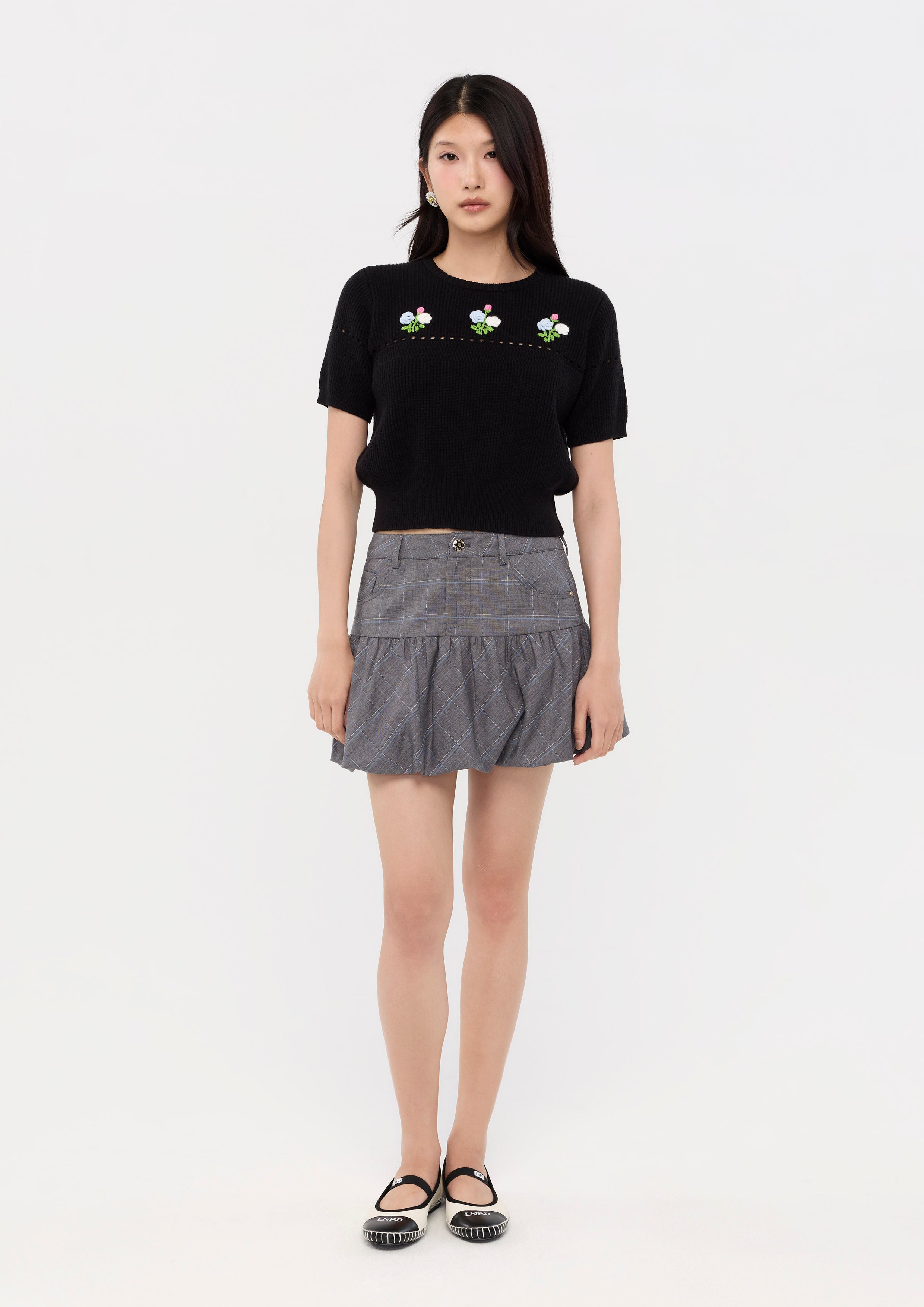 เสื้อแขนสั้นผ้านิตปักลายดอกกุหลาบ คอลเลกชัน Sweet Nothing