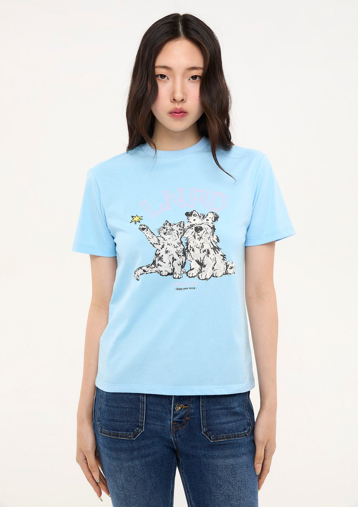 เสื้อยืดแขนสั้นพิมพ์ลาย Bobby Tabby คอลเลกชัน LNRD Signature