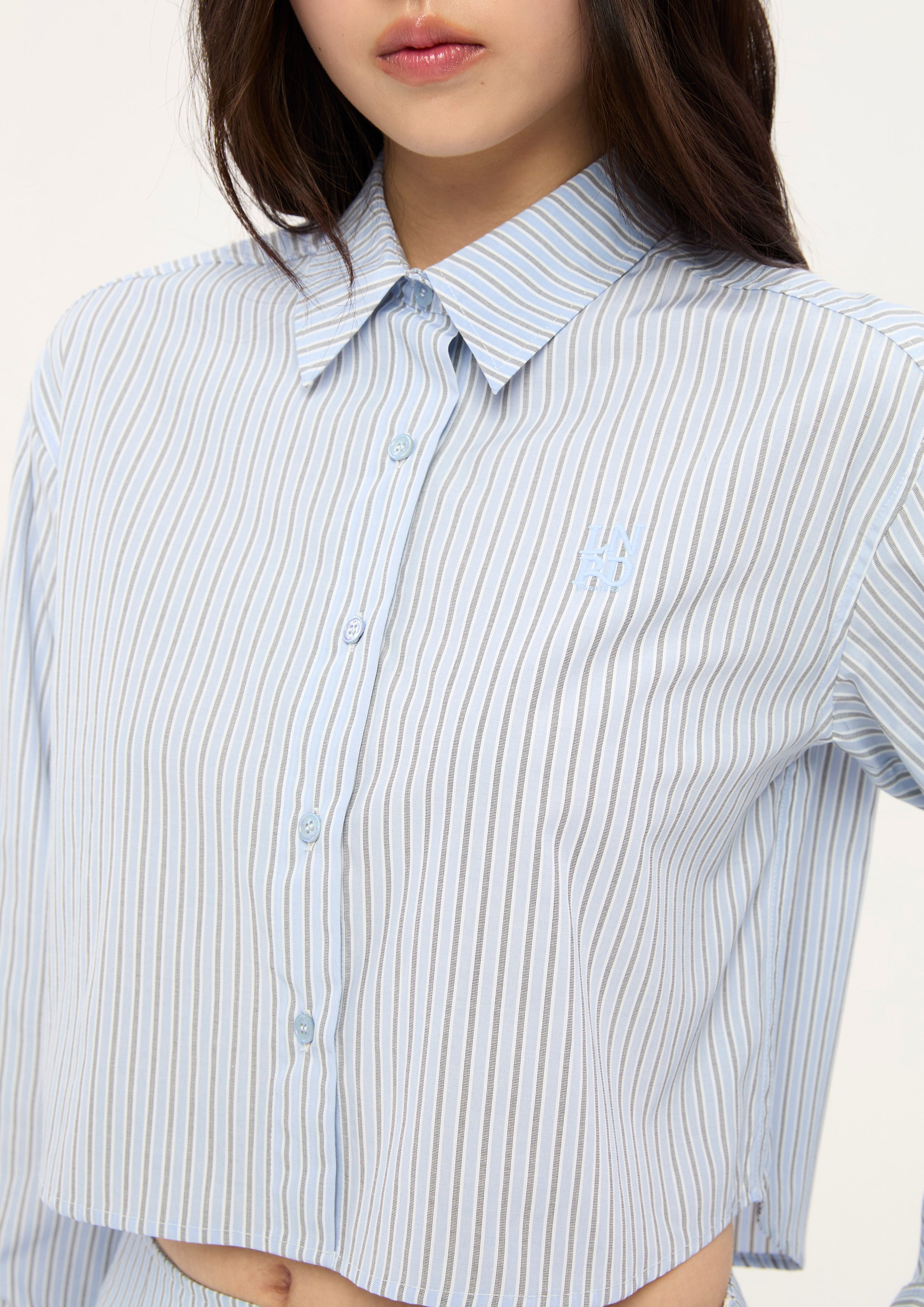 เสื้อเชิ้ตครอปแขนยาวลายทาง คอลเลกชัน LNRD Signature