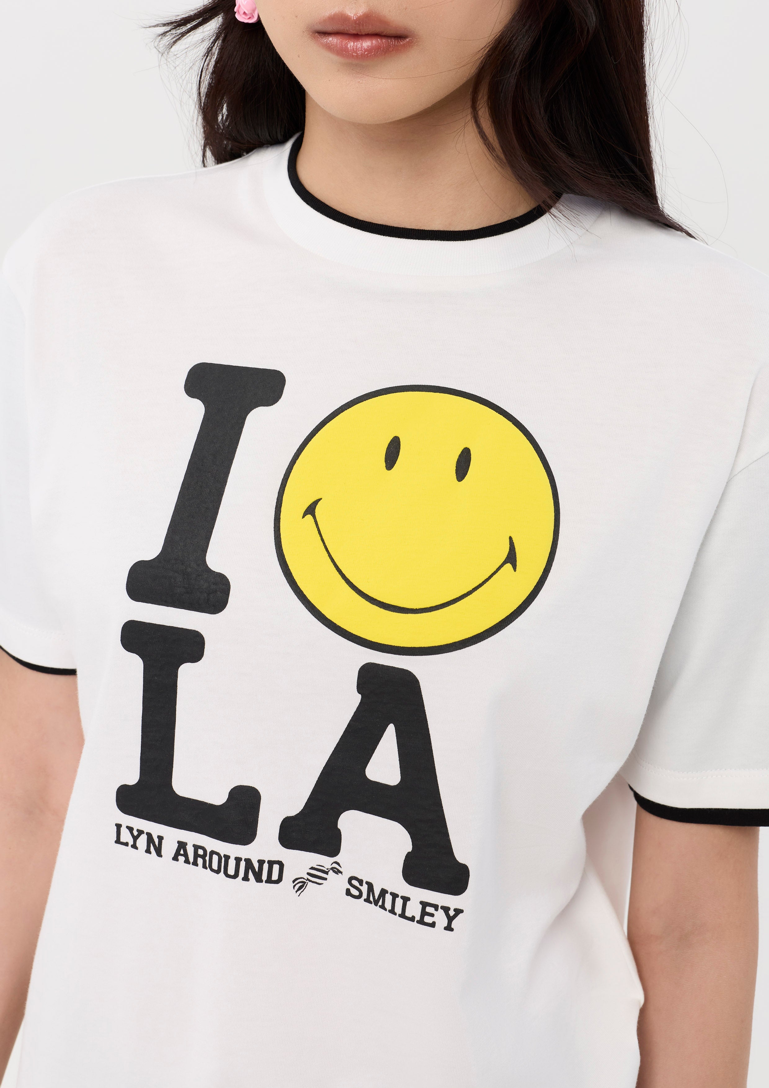 เสื้อยืดแขนสั้นพิมพ์ลาย คอลเลกชัน Lyn around x SMILEY