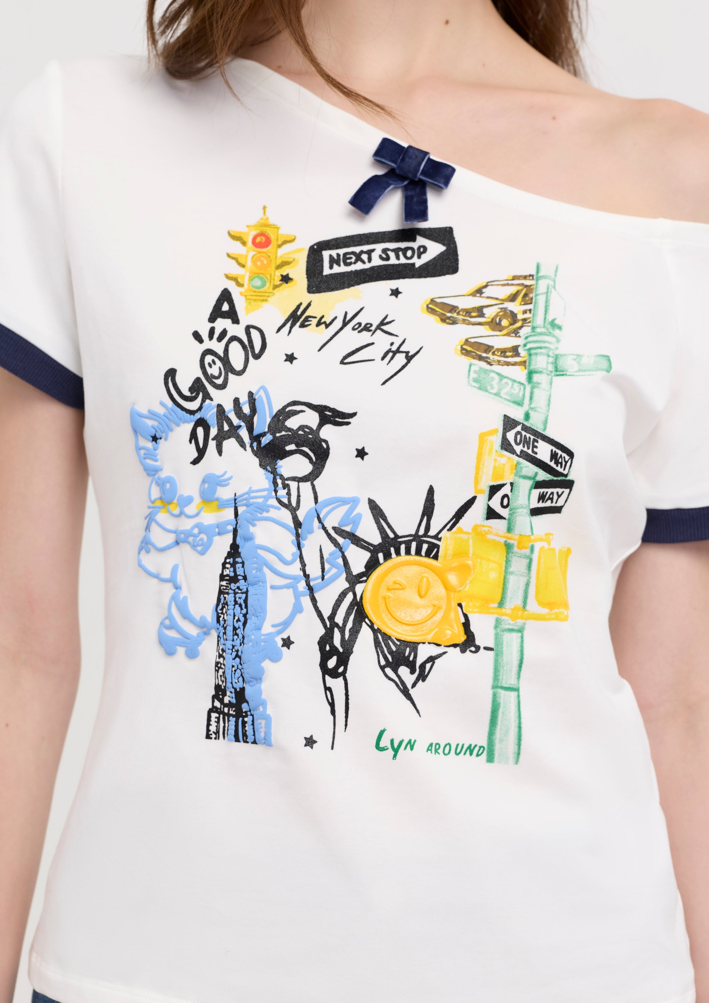 เสื้อแขนสั้นปาดไหล่พิมพ์ลาย คอลเลกชัน Mild Moment