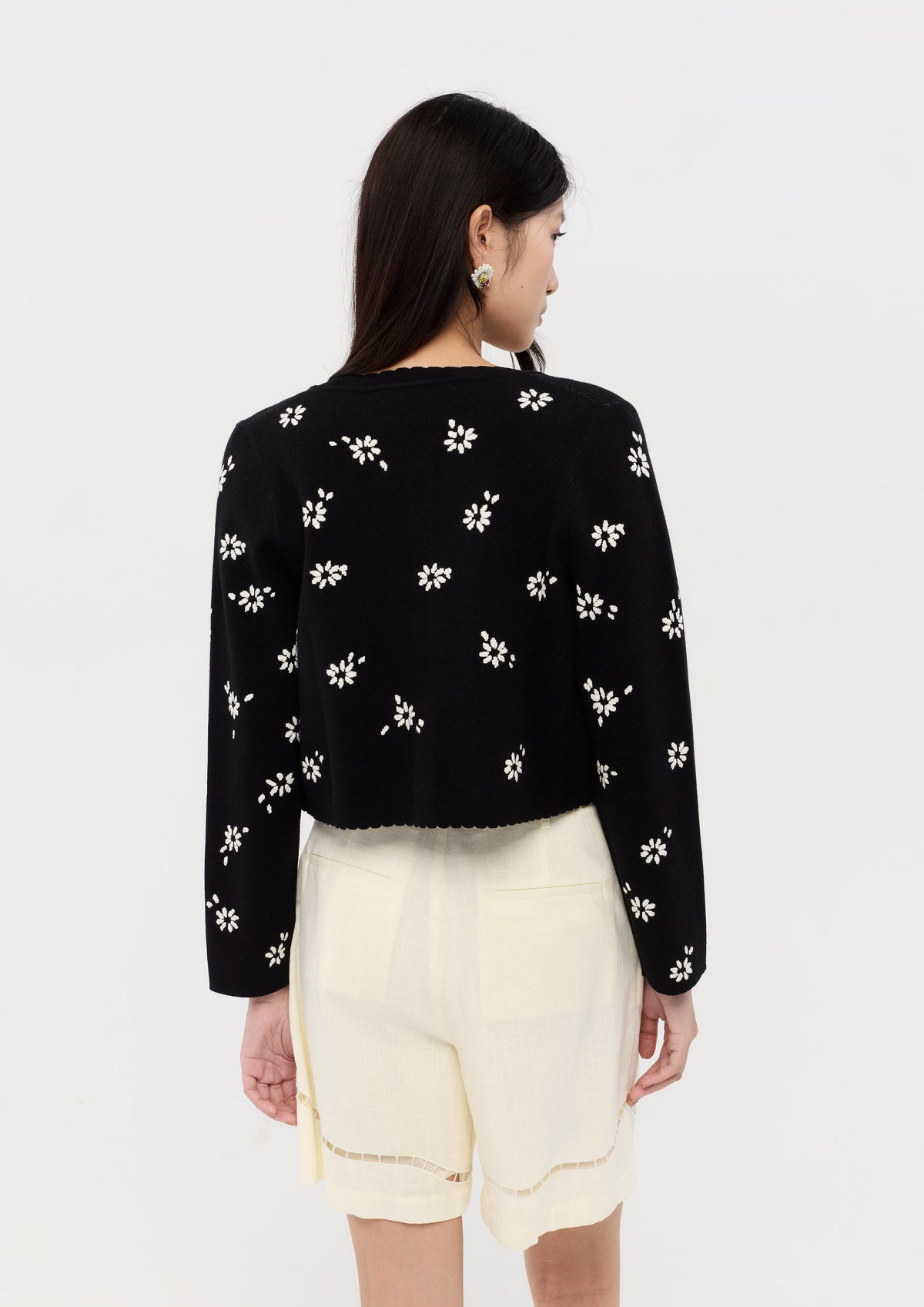 เสื้อคาร์ดิแกนปักลายแต่งขอบลอน คอลเลกชัน Nomad's Grace