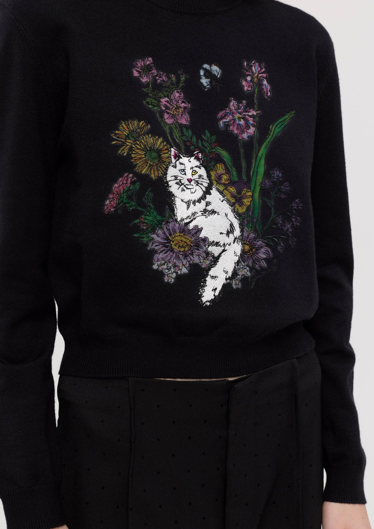 เสื้อพูลโอเวอร์ปักลาย คอลเลกชัน Garden Poetry