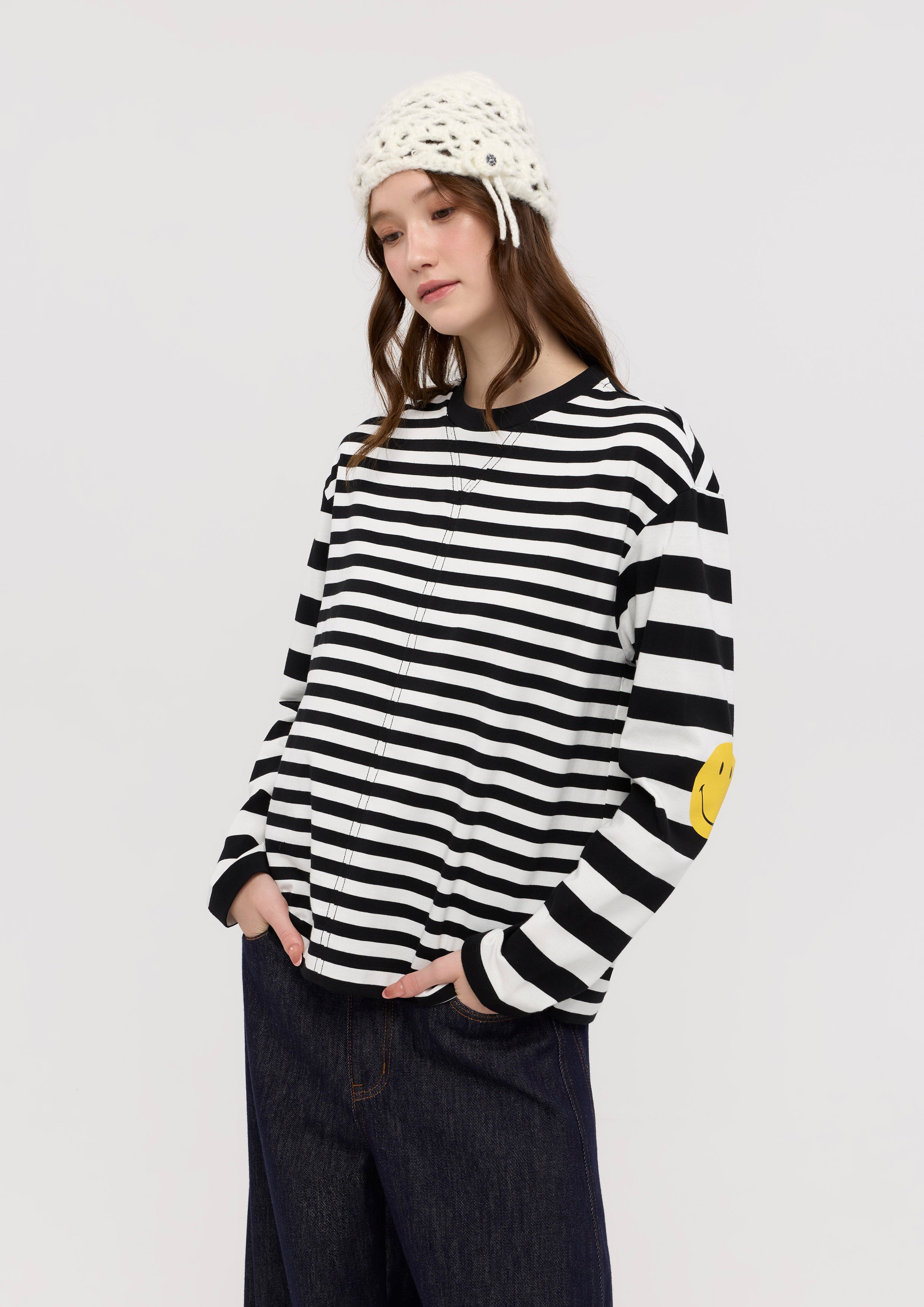เสื้อแขนยาวลายทางแต่งแพทช์ คอลเลกชัน Lyn around x SMILEY