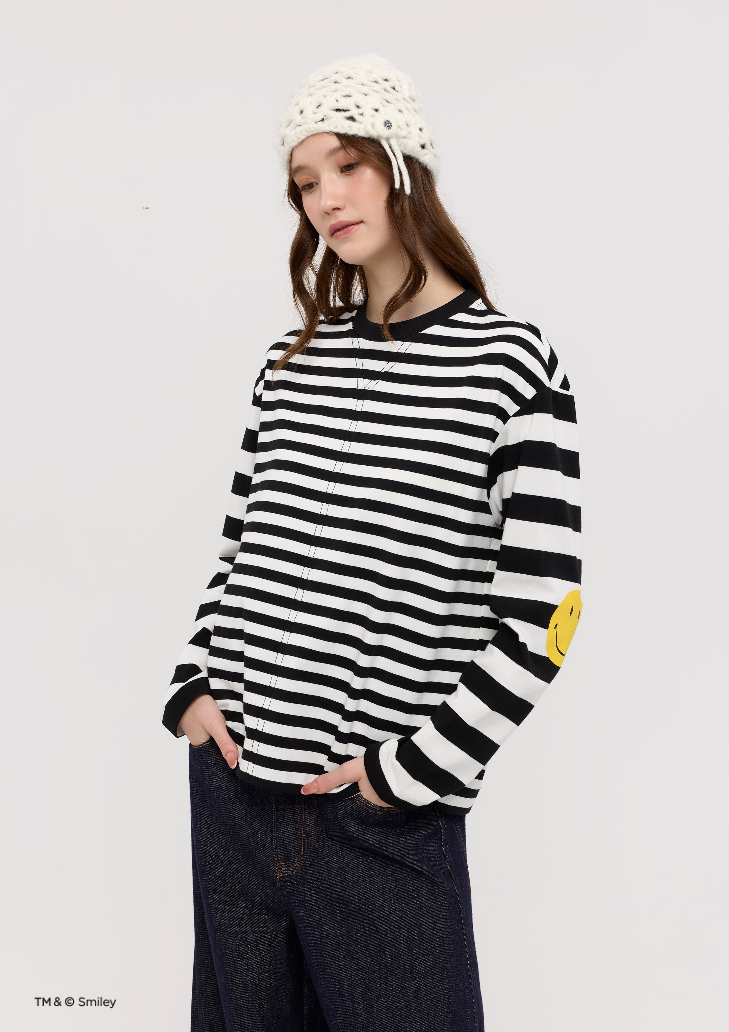 เสื้อแขนยาวลายทางแต่งแพทช์ คอลเลกชัน Lyn around x SMILEY