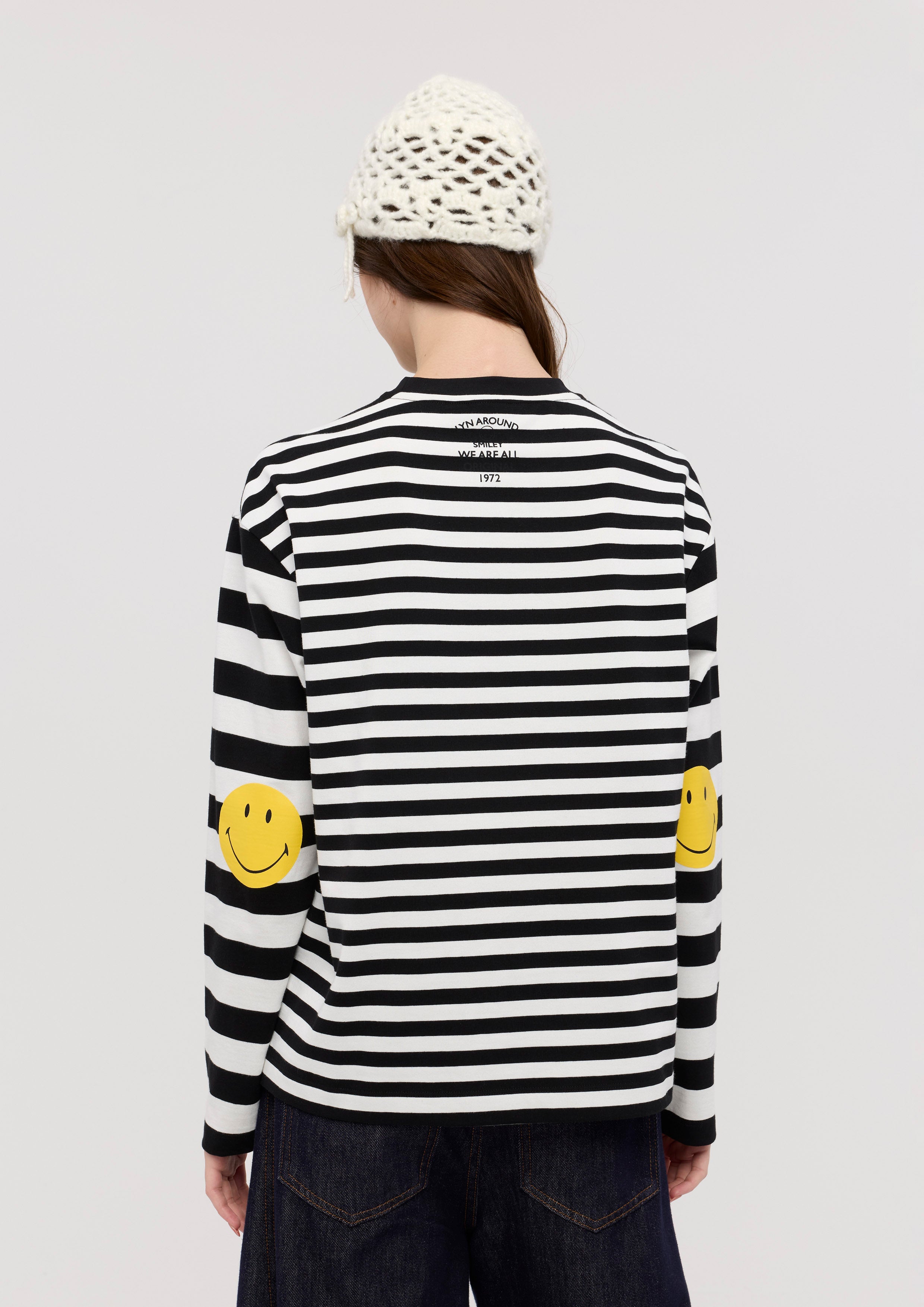 เสื้อแขนยาวลายทางแต่งแพทช์ คอลเลกชัน Lyn around x SMILEY