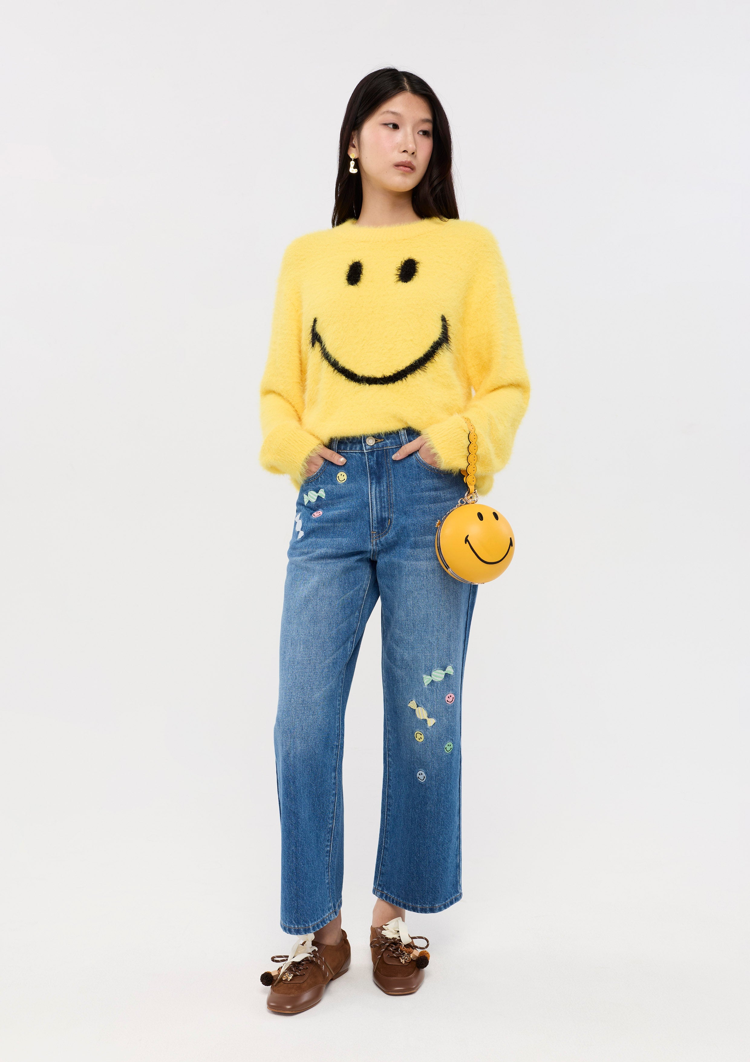 กางเกงเดนิมขายาวปักลาย คอลเลกชัน Lyn around x SMILEY
