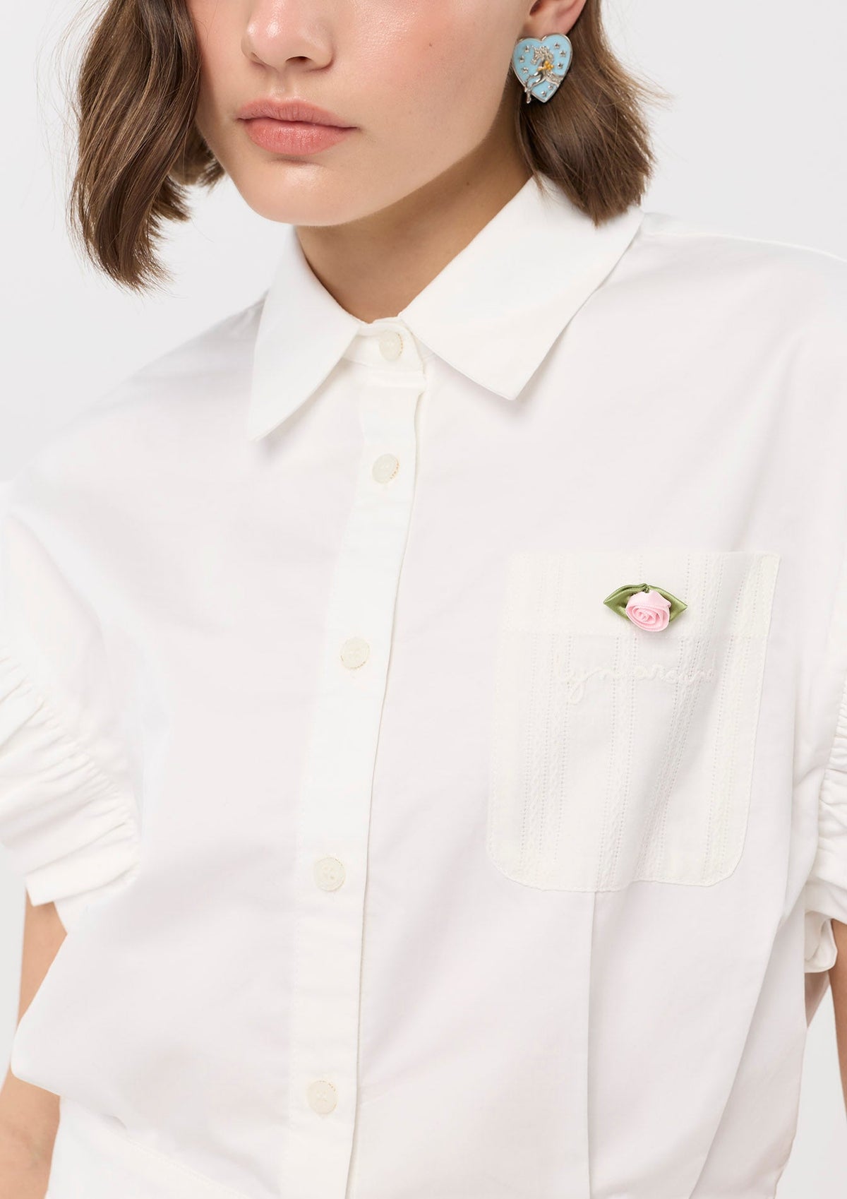 เสื้อเชิ้ตครอปแขนเสื้อระบาย คอลเลกชัน Sacred Botonica