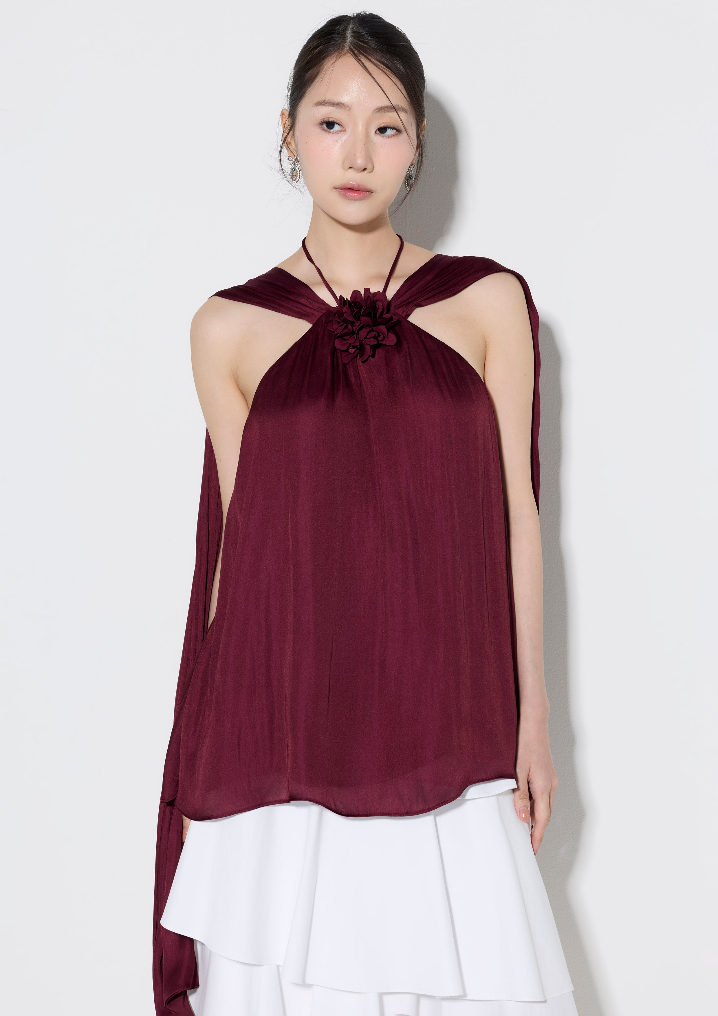 เสื้อคล้องคอแต่งแอพพลิเก้ดอกไม้ คอลเลกชัน Opium