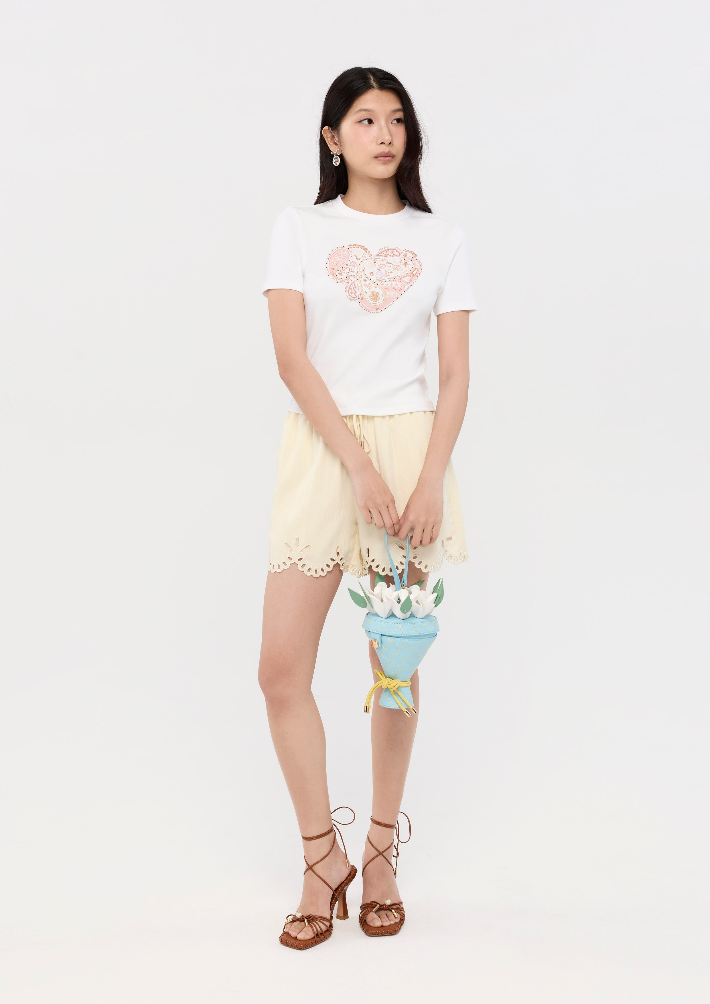 เสื้อยืดครอปแขนสั้นพิมพ์ลาย คอลเลกชัน Nomad's Grace