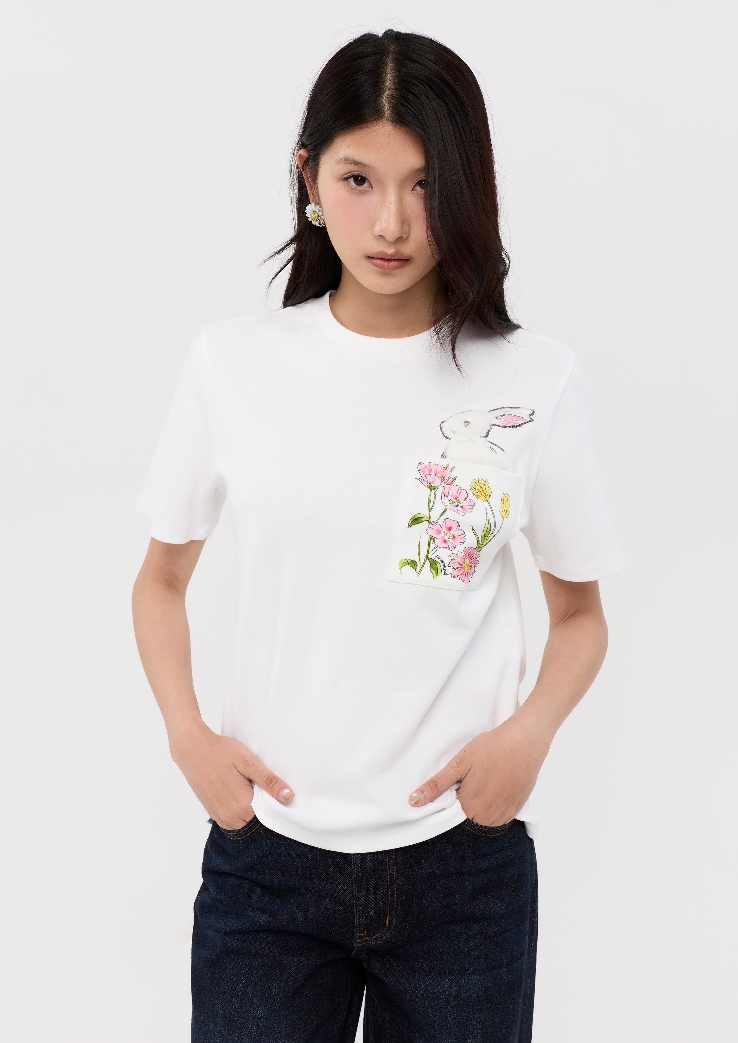 เสื้อยืดแขนสั้นพิมพ์ลายแต่งกระเป๋าหน้าอก คอลเลกชัน Garden Poetry