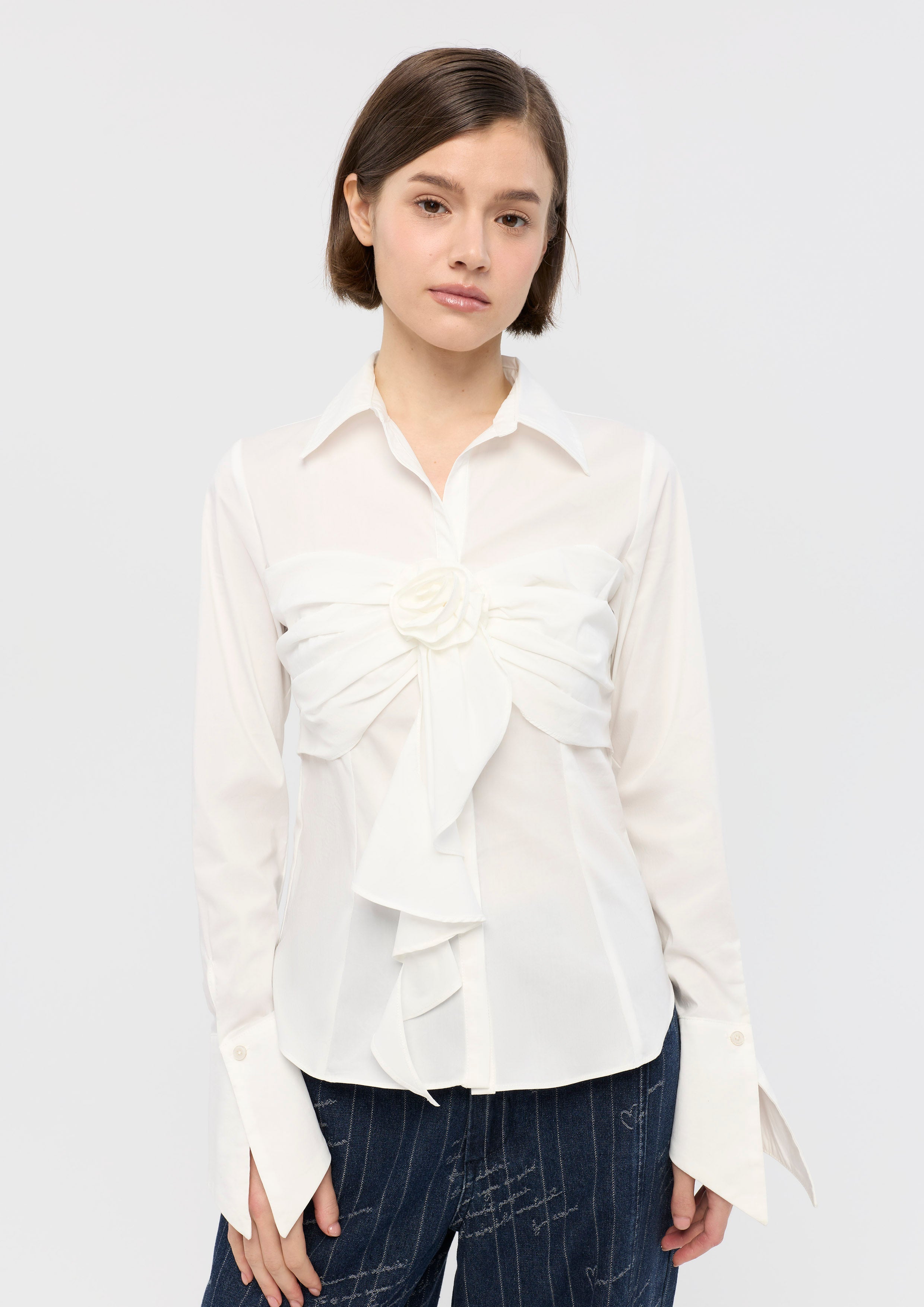 เสื้อเบลาส์แขนยาวแต่งแอพพลิเก้ดอกกุหลาบ คอลเลกชัน Mon Petit Ruban