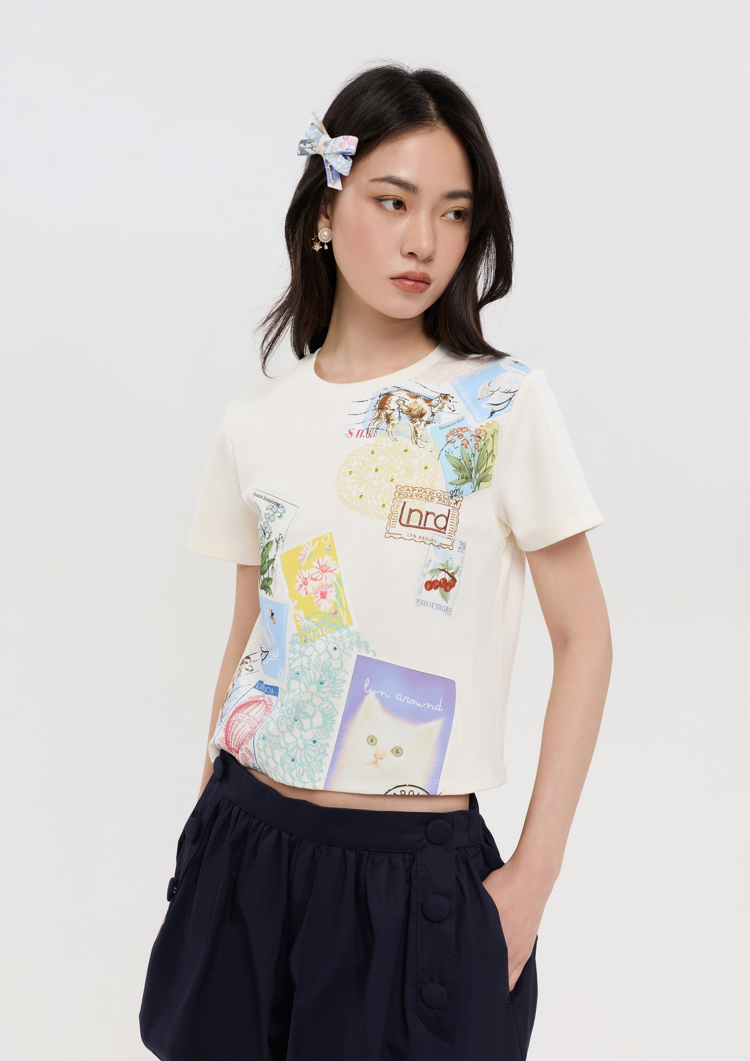 เสื้อยืดครอปแขนสั้นพิมพ์ลาย คอลเลกชัน The Wandering Remix