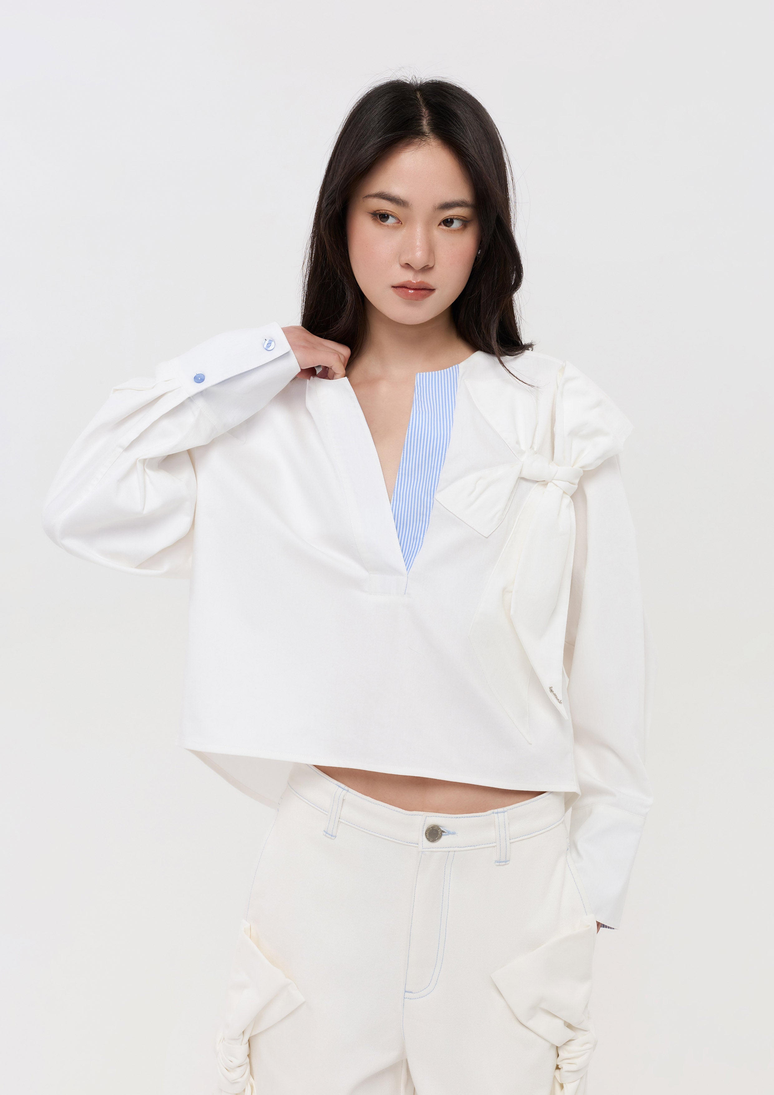 เสื้อแขนยาวแต่งโบ คอลเลกชัน Pristine Blue Sky