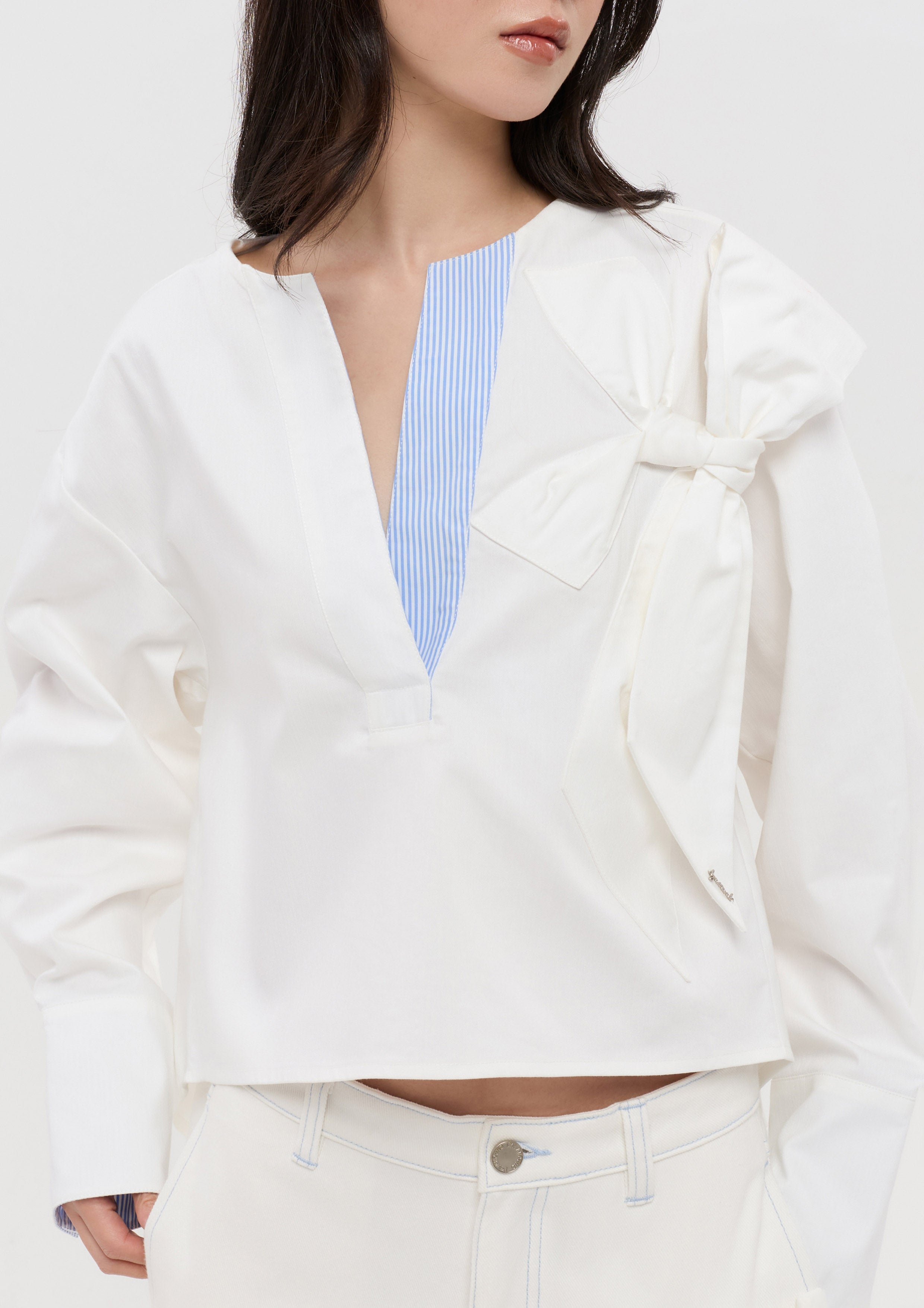 เสื้อแขนยาวแต่งโบ คอลเลกชัน Pristine Blue Sky