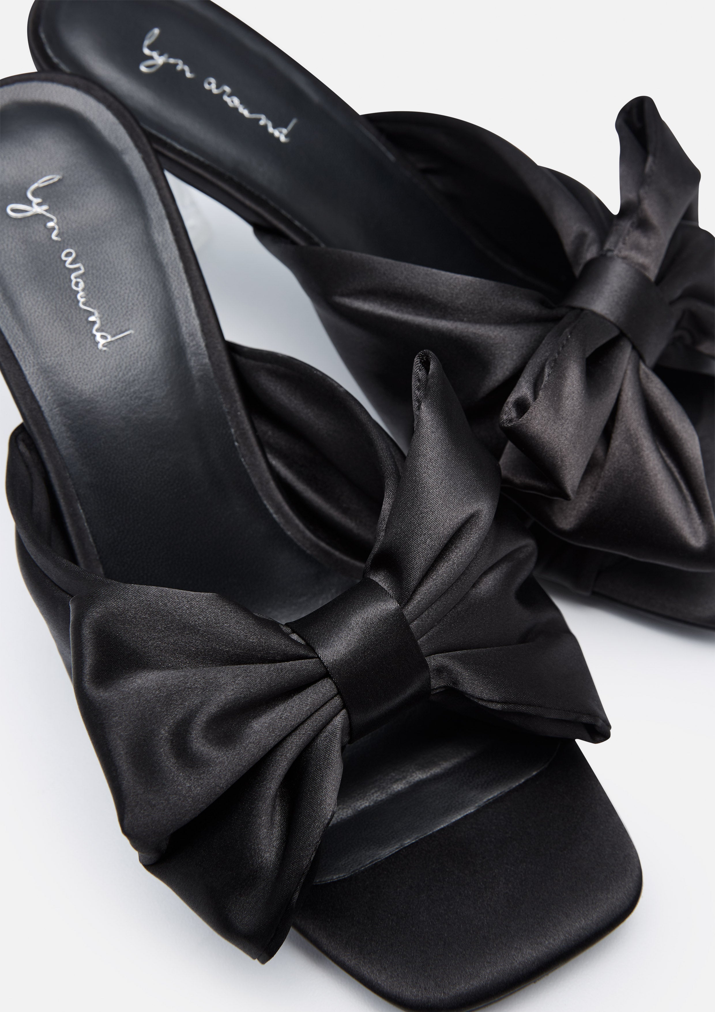 รองเท้าส้นสูงทรงสวม Kierania