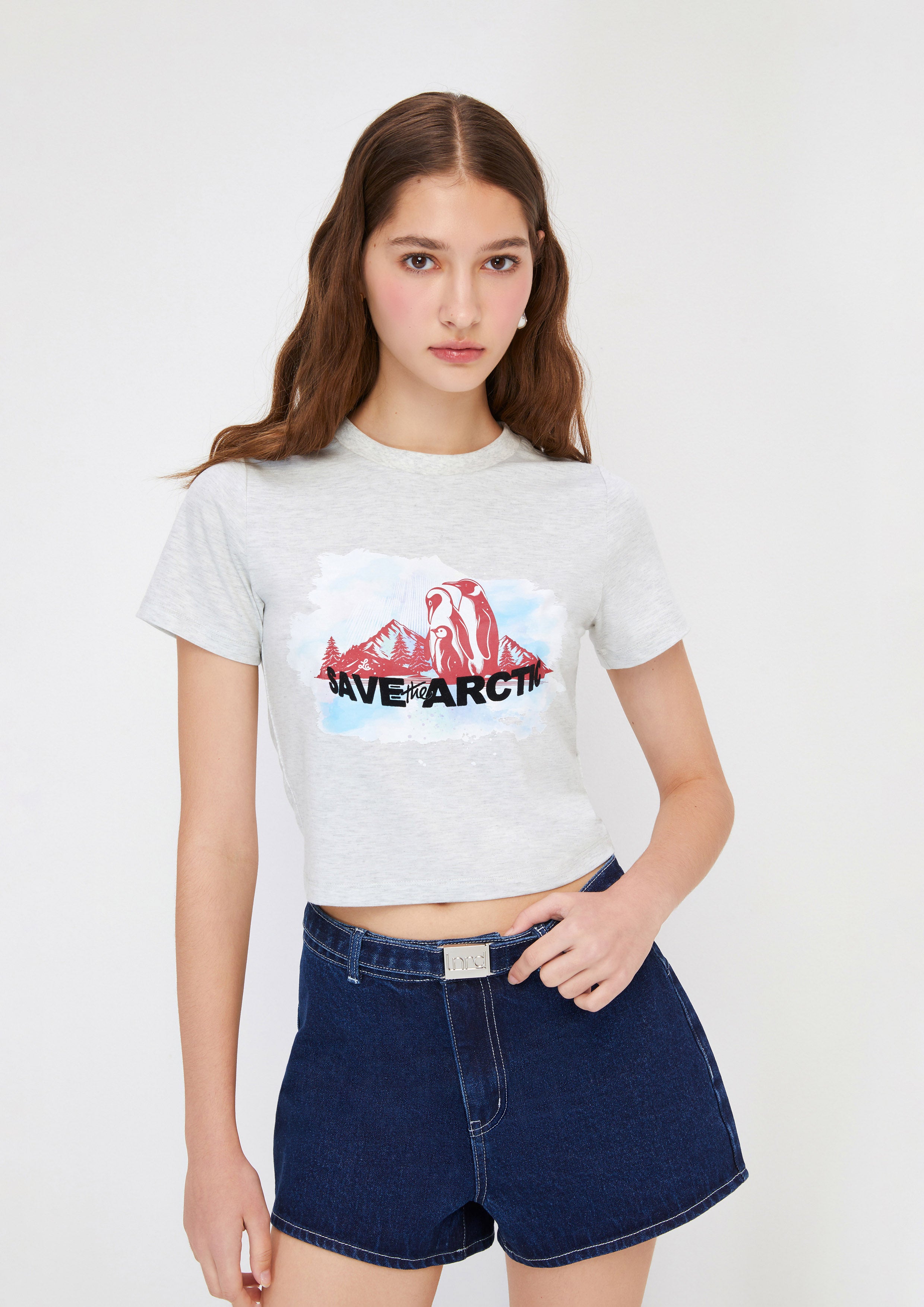 เสื้อยืดครอปแขนสั้นพิมพ์ลาย คอลเลกชัน Artic Noir