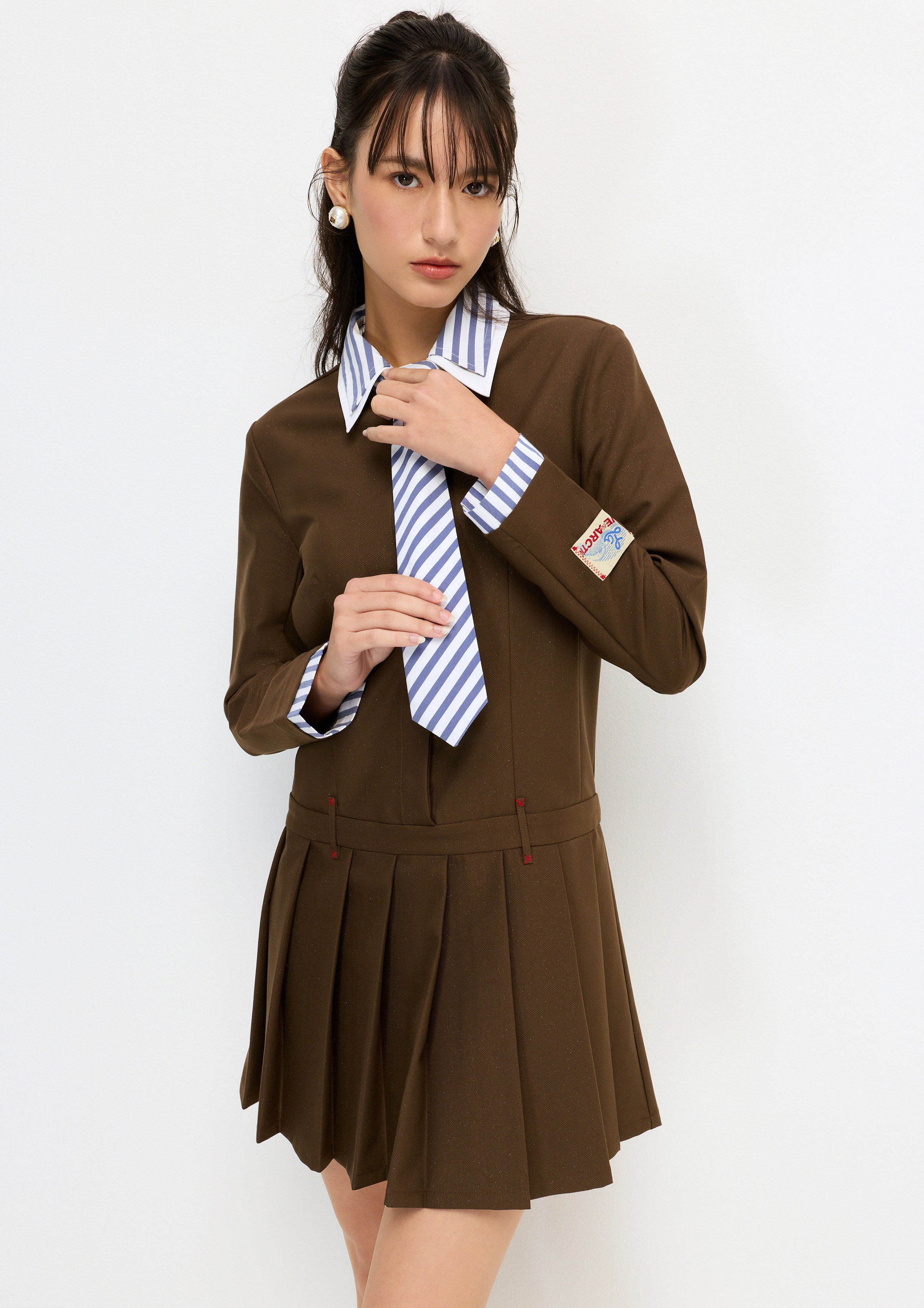 เดรสสั้นกระโปรงพลีทปกคอเนคไท คอลเลกชัน You Deserve a Break