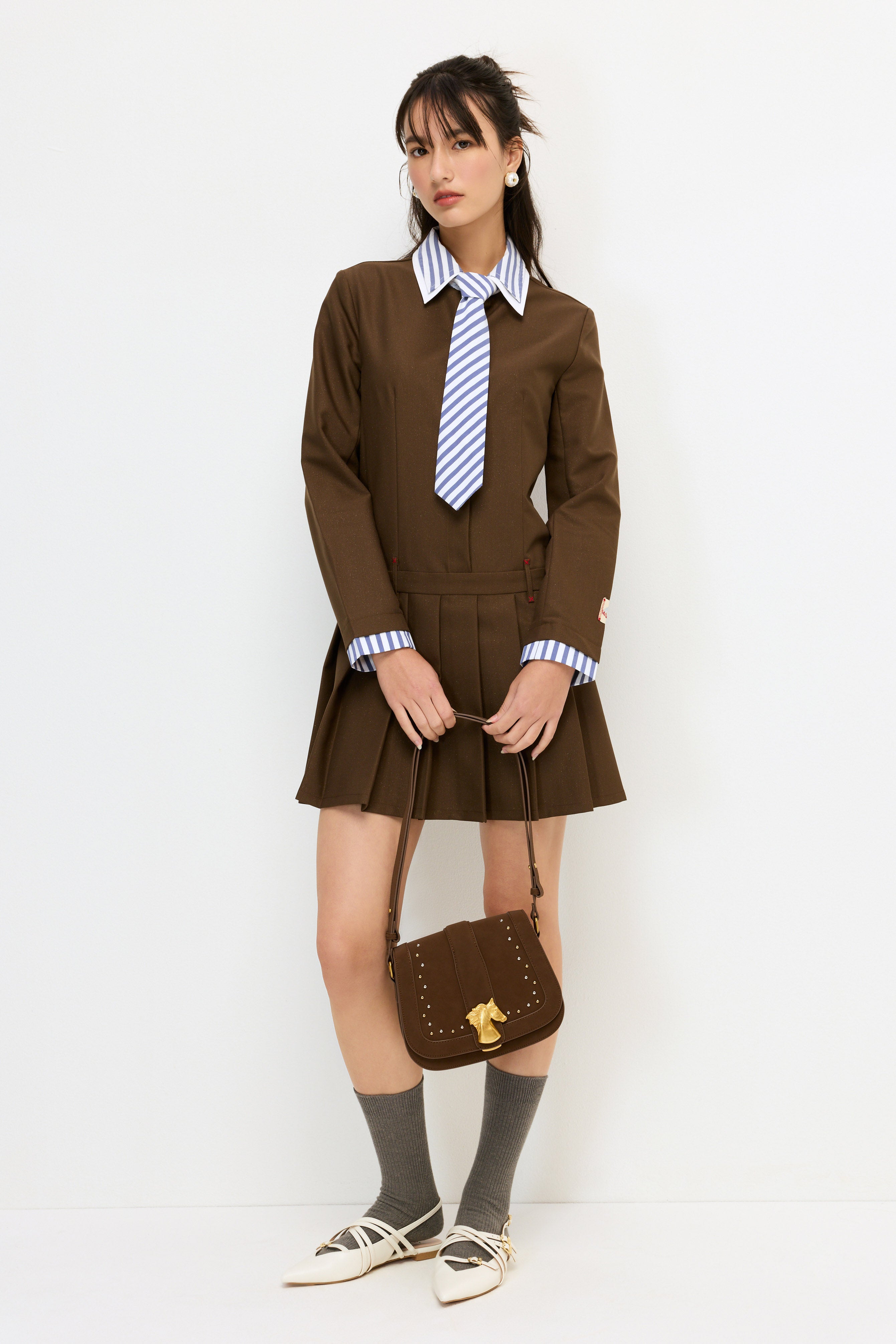 เดรสสั้นกระโปรงพลีทปกคอเนคไท คอลเลกชัน You Deserve a Break