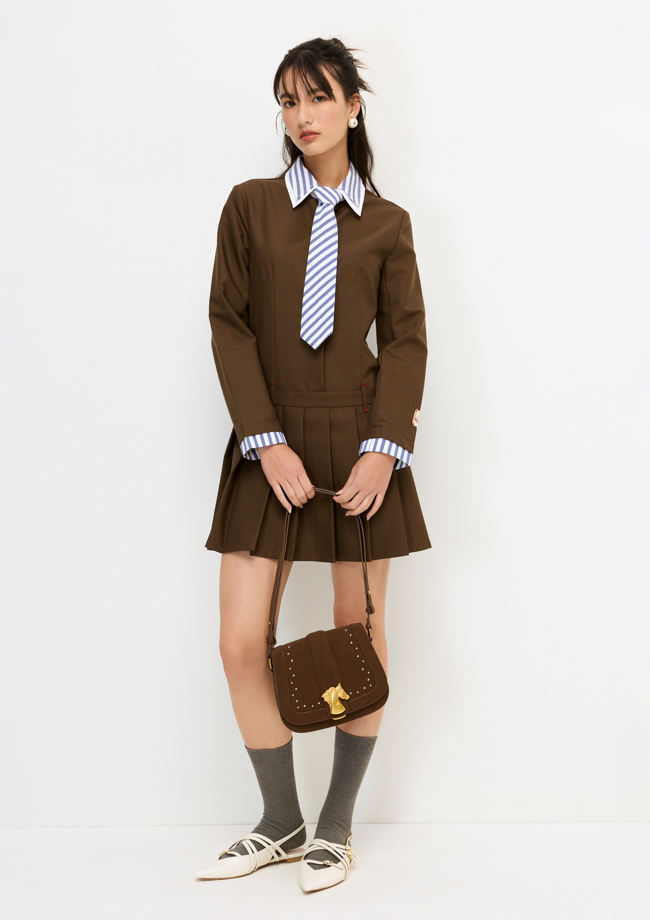 เดรสสั้นกระโปรงพลีทปกคอเนคไท คอลเลกชัน You Deserve a Break