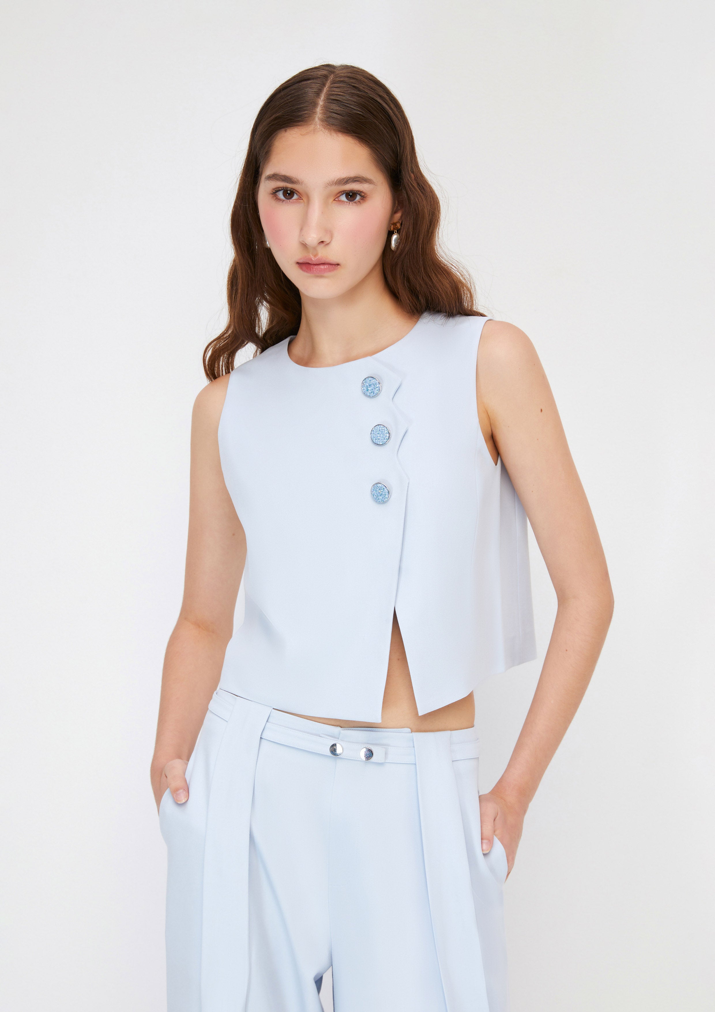 เสื้อแขนกุดติดกระดุม คอลเลกชัน Crystaline