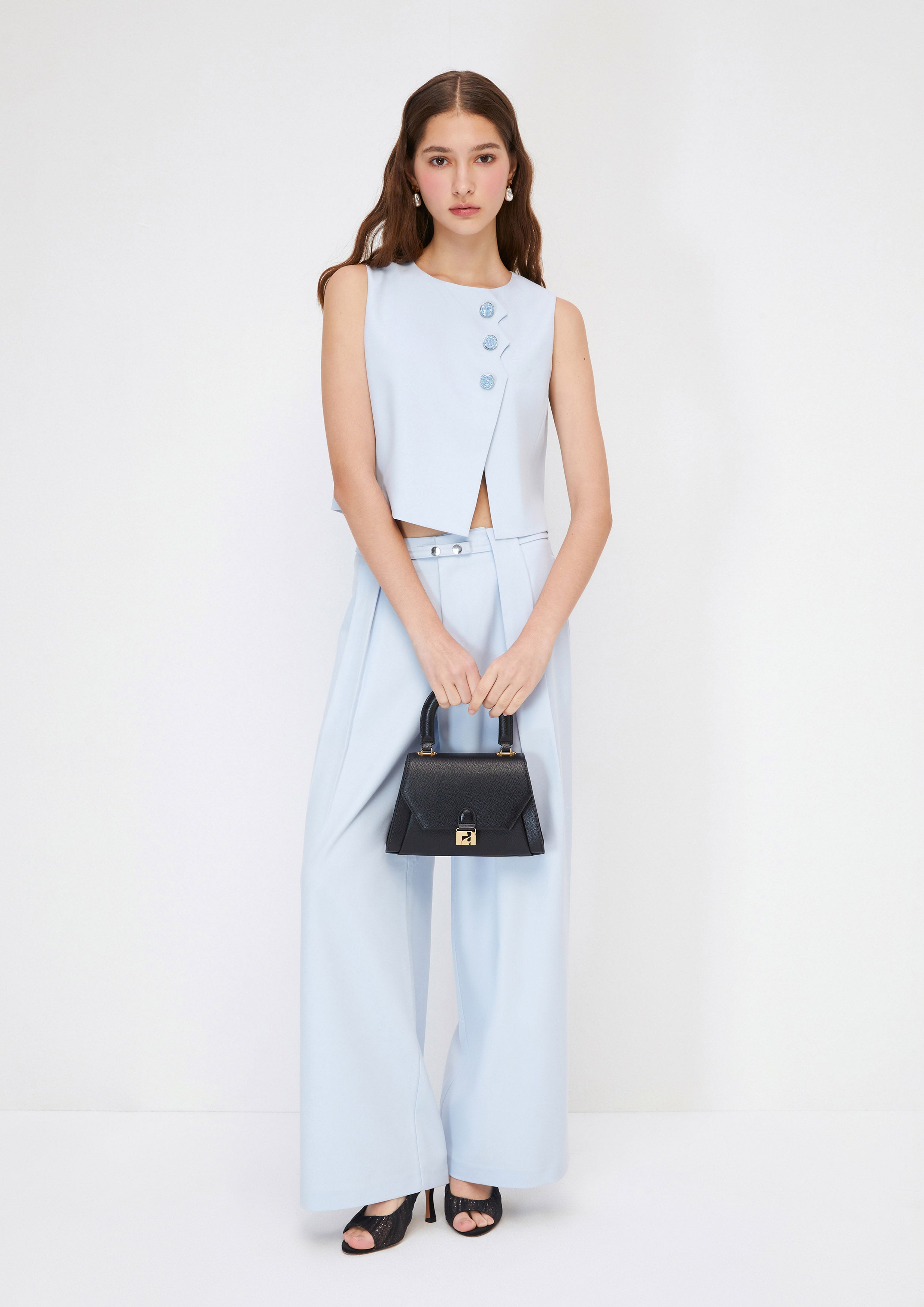 เสื้อแขนกุดติดกระดุม คอลเลกชัน Crystaline