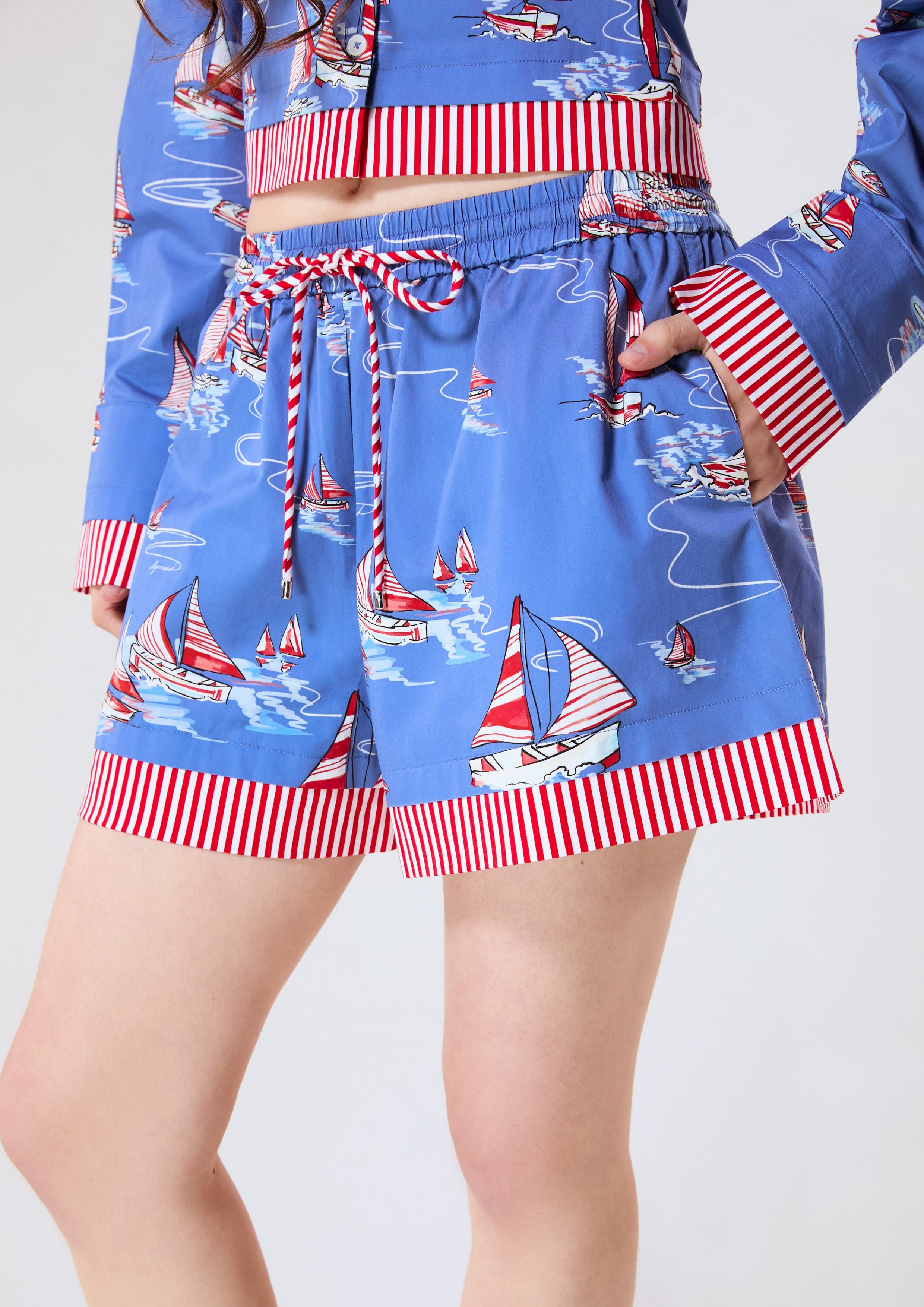 กางเกงขาสั้นพิมพ์ลายเรือใบ คอลเลกชัน Califonia Yacht Club