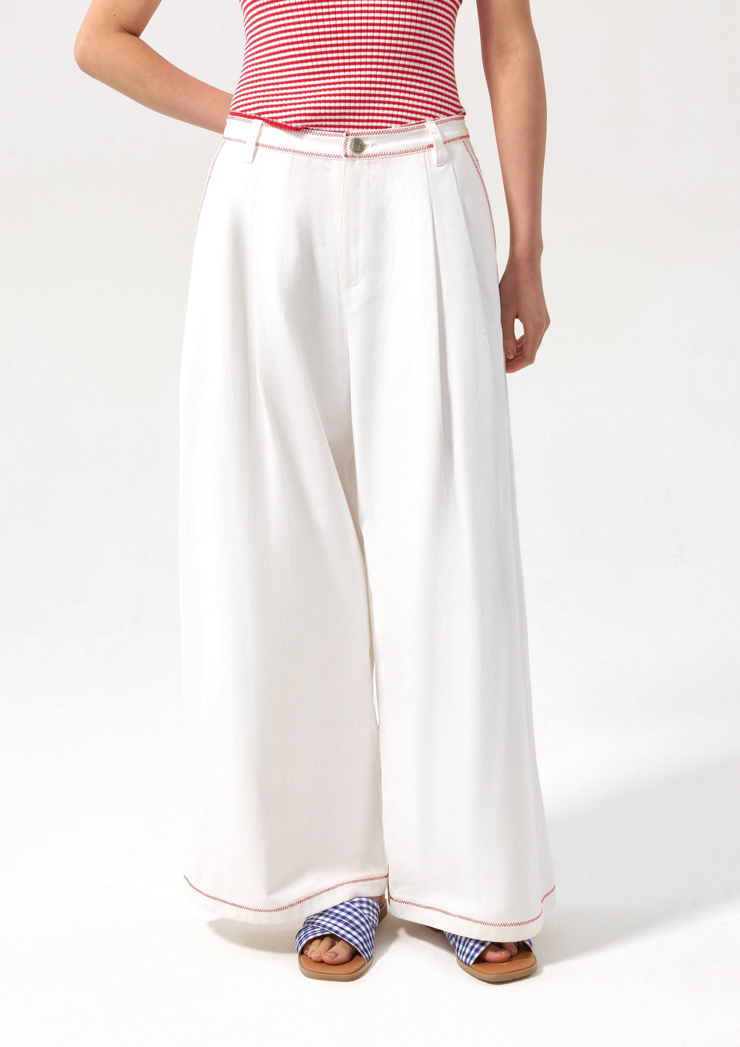 กางเกงขายาวทรงรีแล็กซ์แต่งขอบสีคอนทราสต์ คอลเลกชัน Califonia Yacht Club