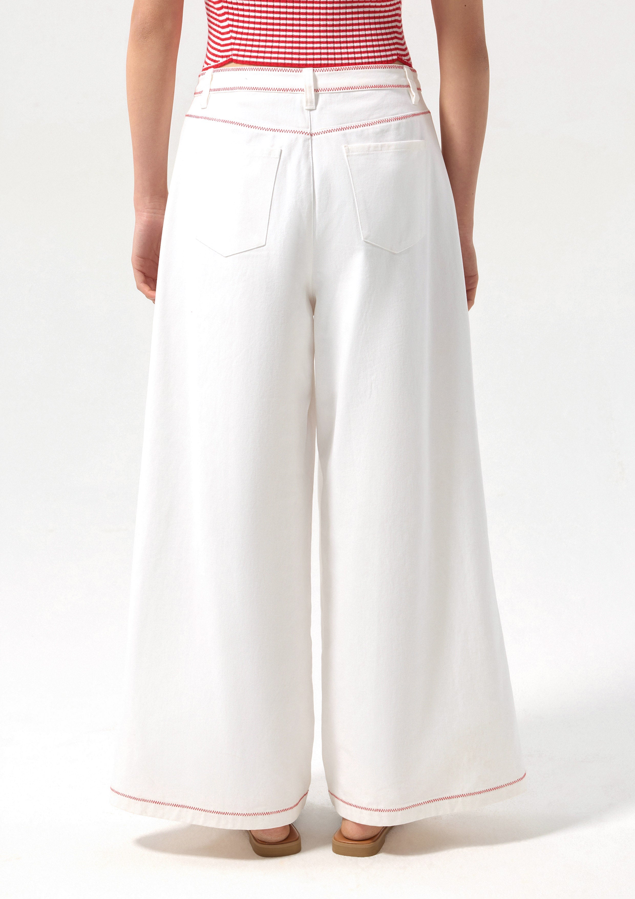 กางเกงขายาวทรงรีแล็กซ์แต่งขอบสีคอนทราสต์ คอลเลกชัน Califonia Yacht Club