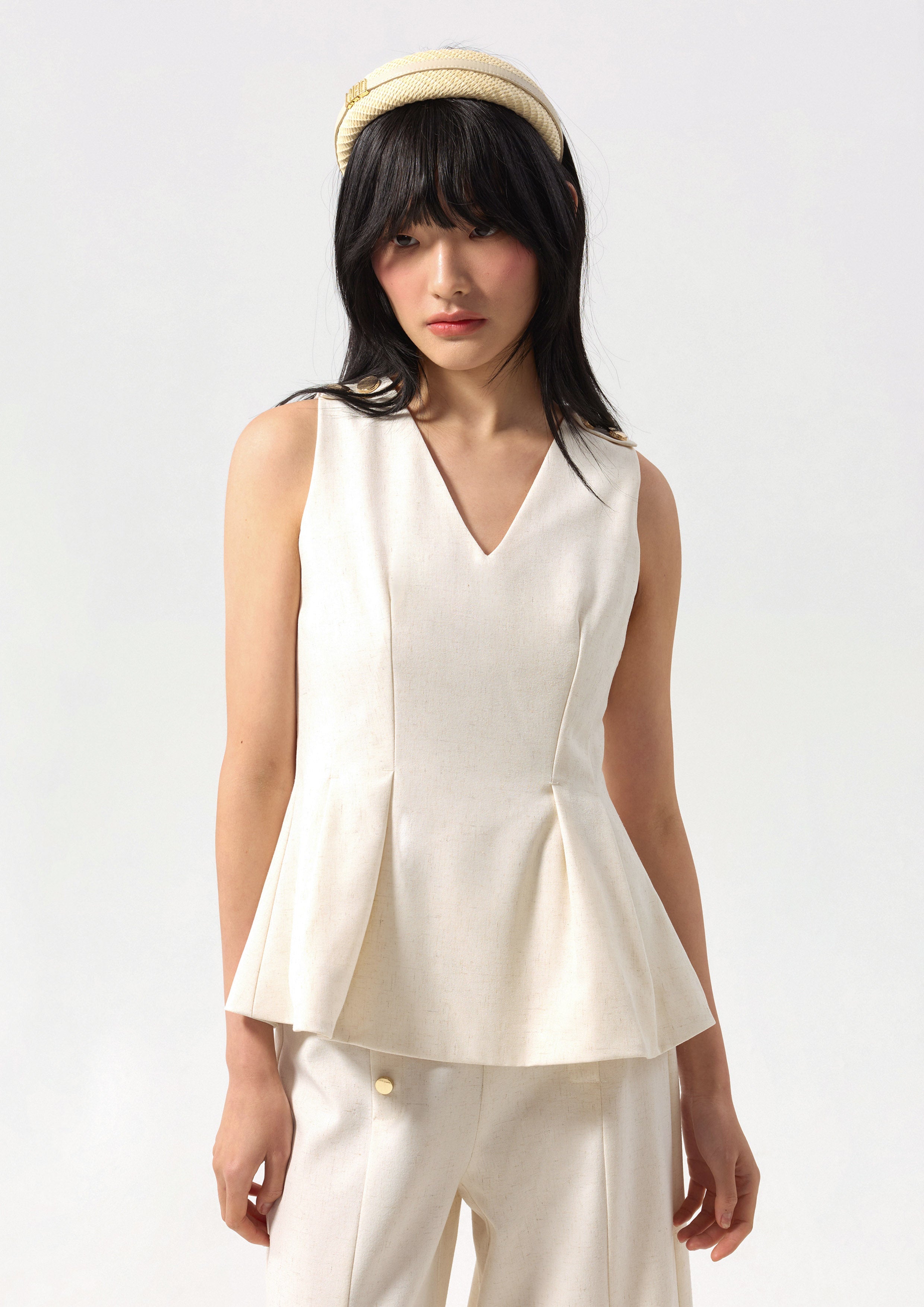 เสื้อคอวีชายเสื้อระบาย คอลเลกชัน Califonia Yacht Club