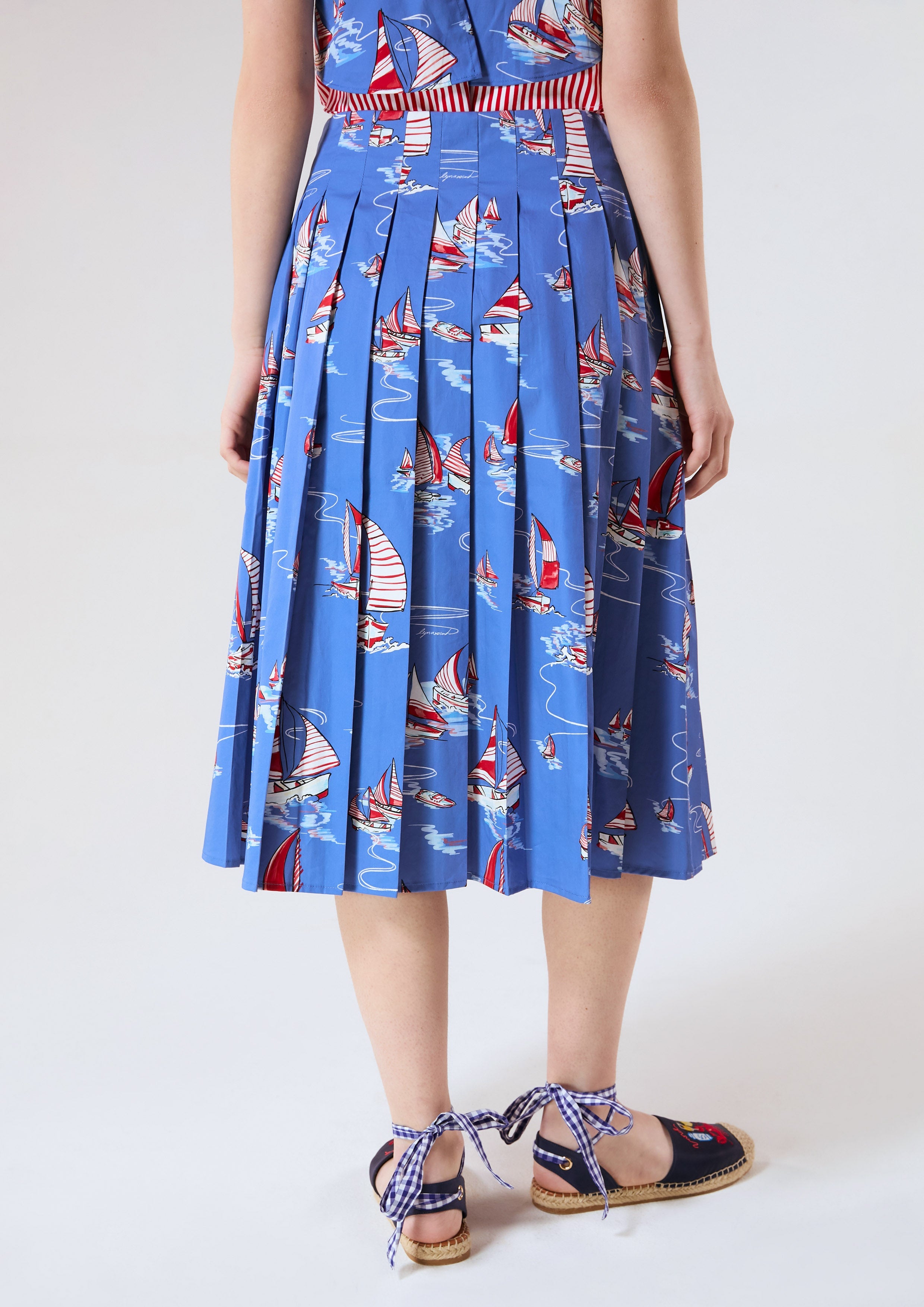 กระโปรงคลุมเข่าอัดพลีทพิมพ์ลายเรือใบ คอลเลกชัน Califonia Yacht Club